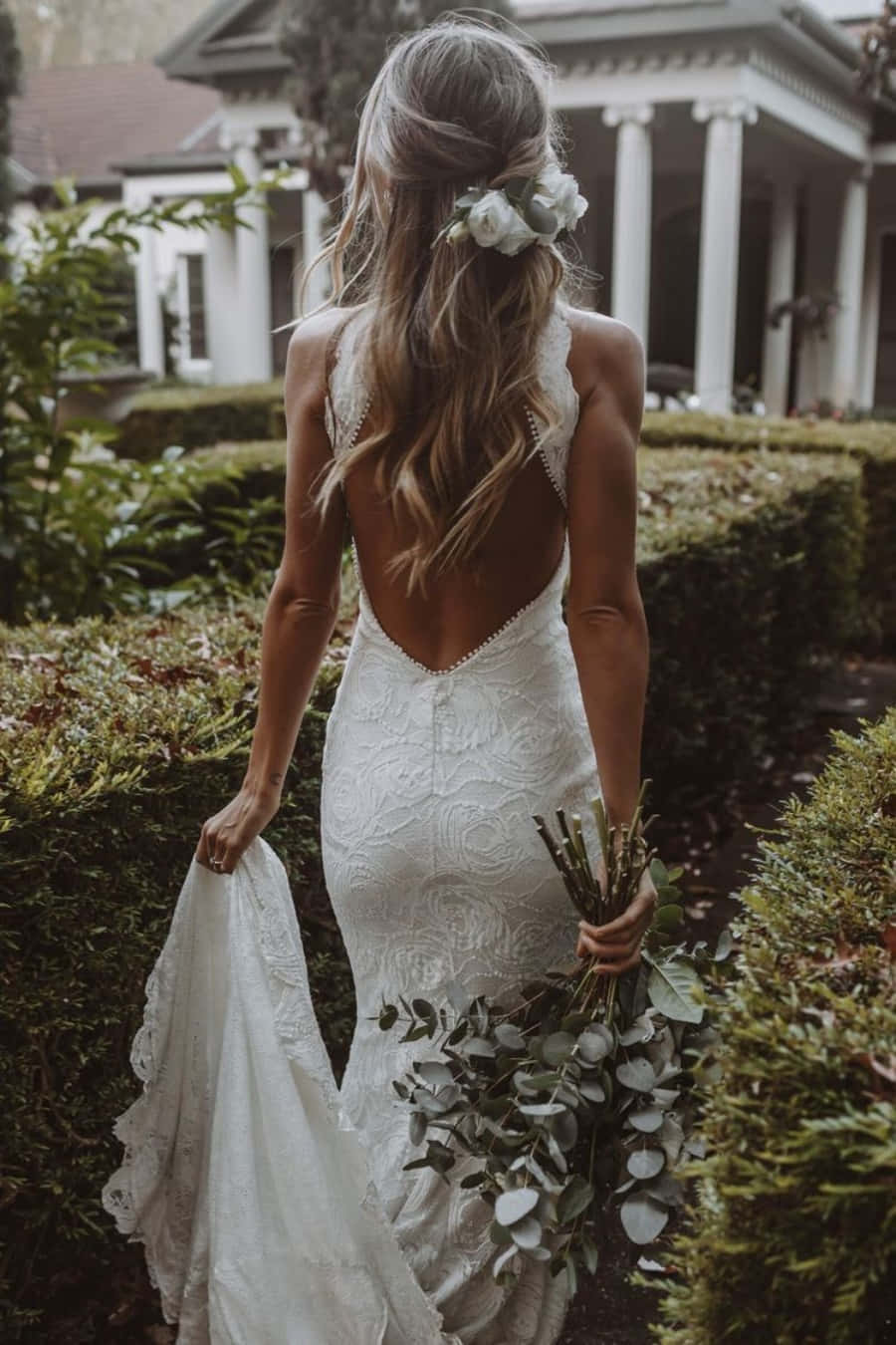 Elegant Bride in Stunning Wedding Gown