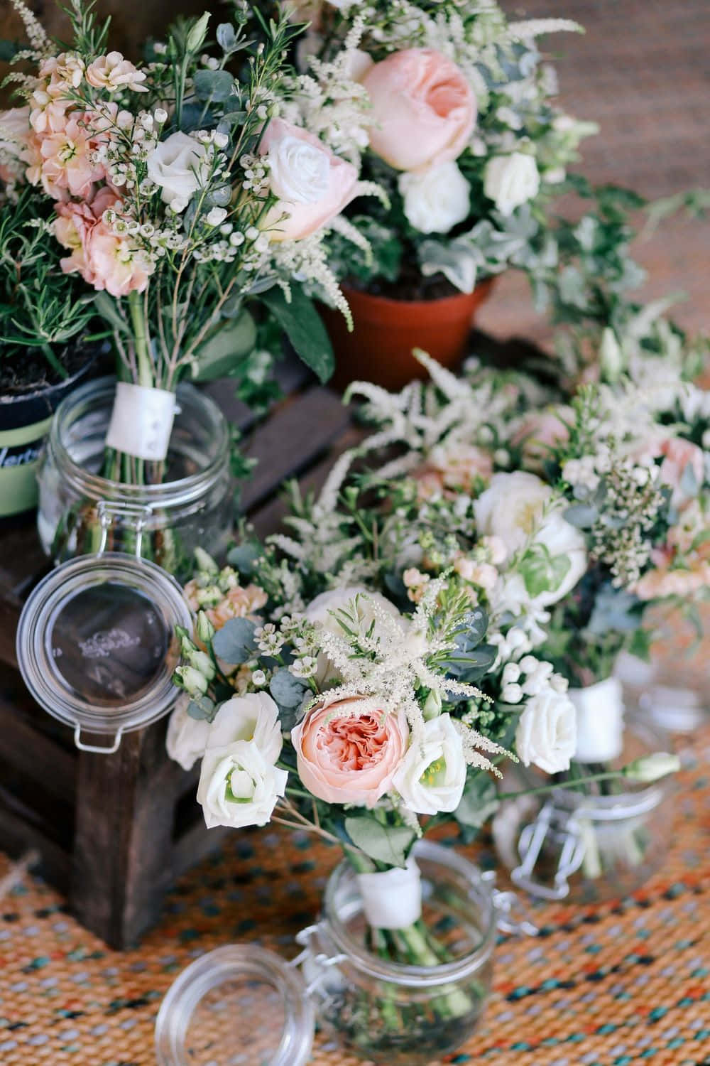Elegant Wedding Flower Arrangement Wallpaper
