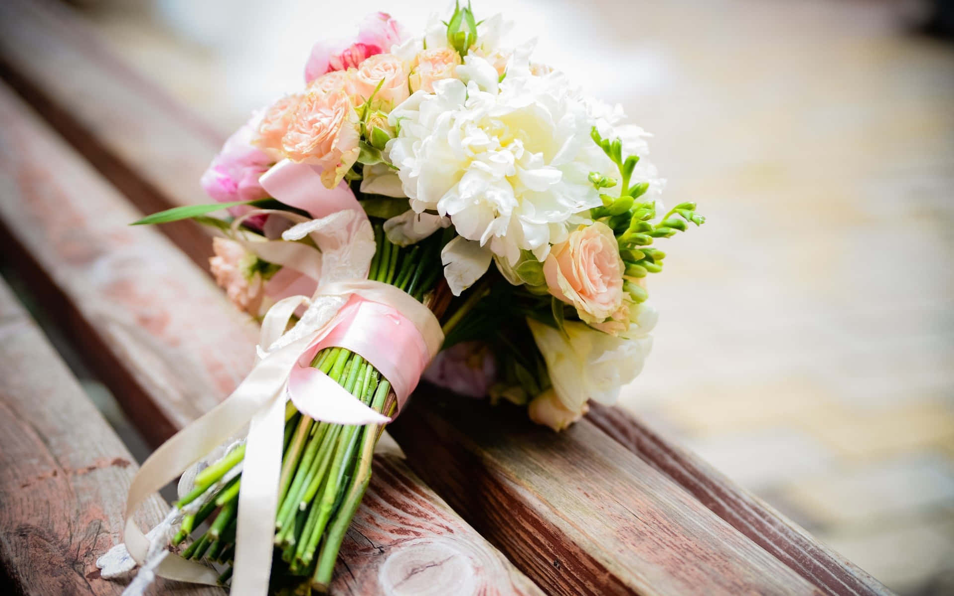 Captivating Wedding Bouquet and Arrangement Wallpaper