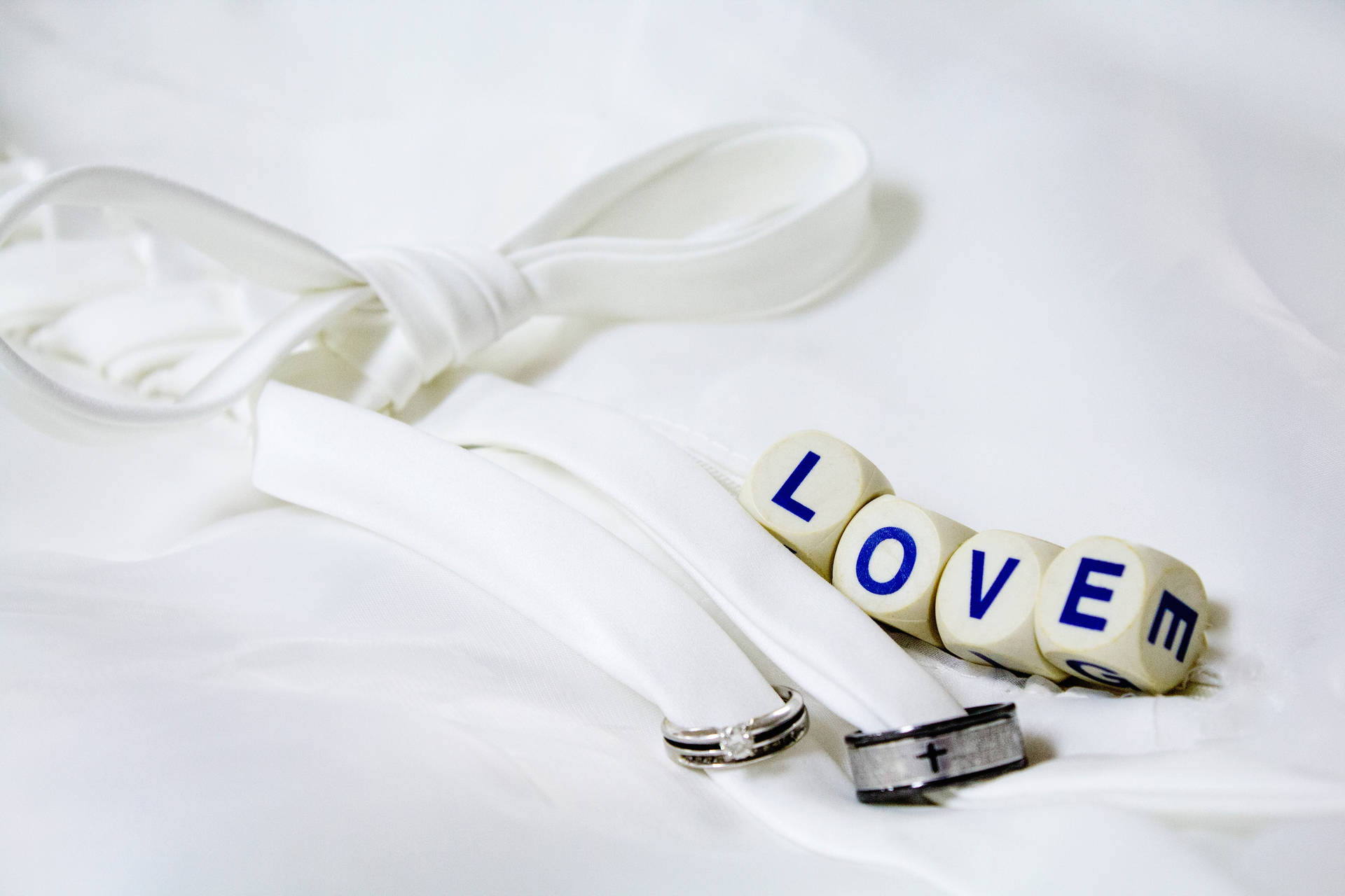 Wedding Rings And Love Wallpaper