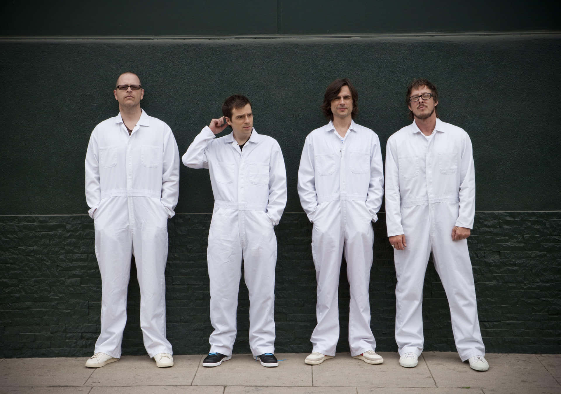 Groupe Weezer En Tenues Blanches Fond d'écran