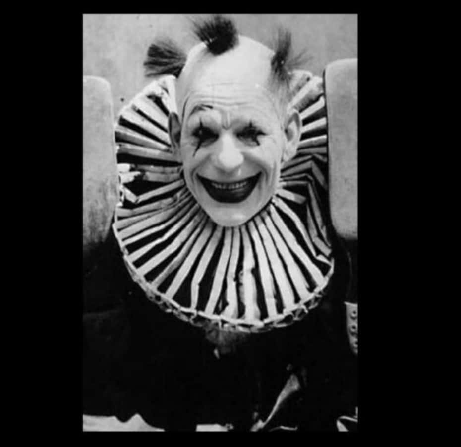 Weird Clown Profile Picture