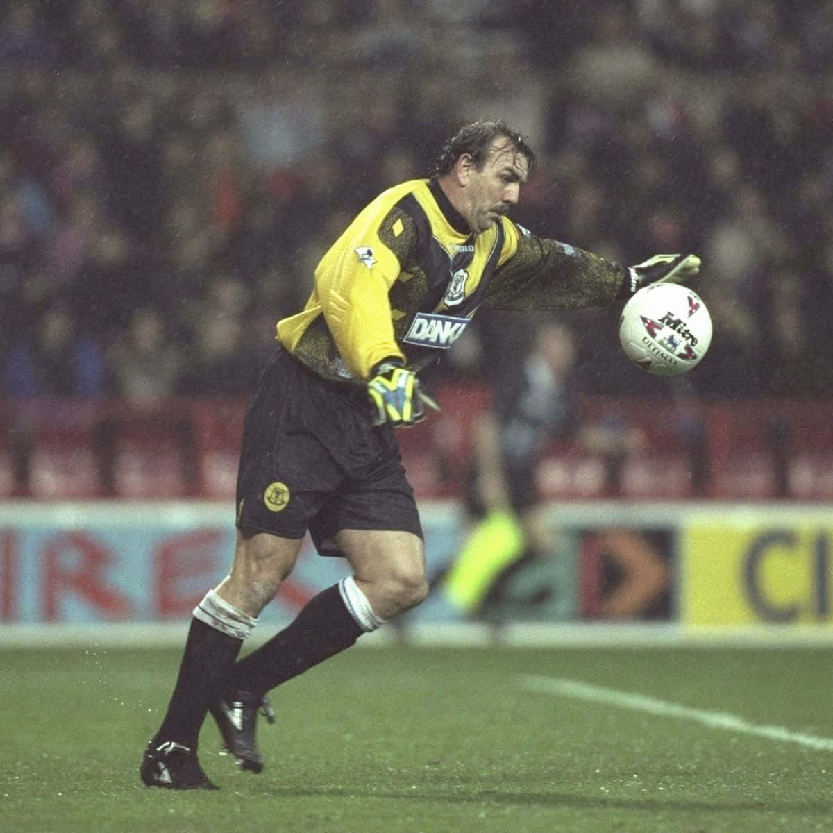 "Legendary Goalkeeper Neville Southall in action during an FA Carling Premier League match" Wallpaper