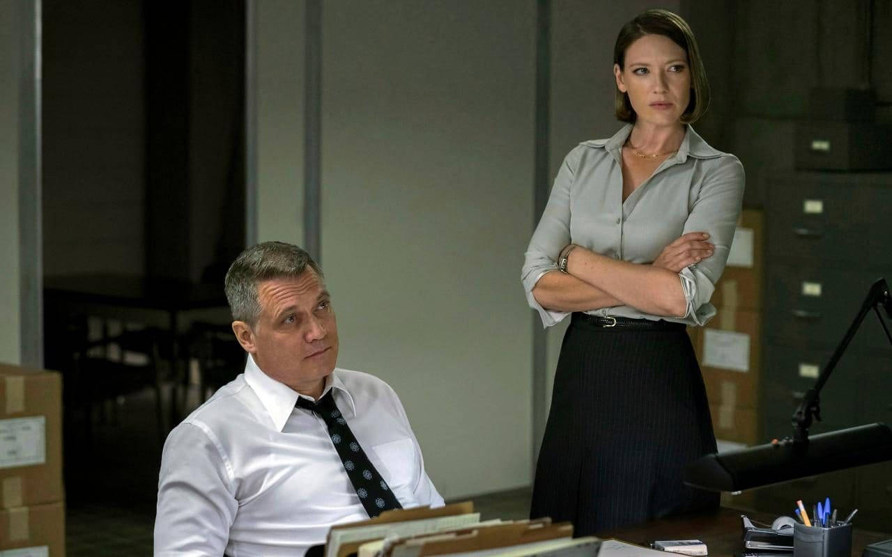 Wendy Carr And Bill Tench In Netflix Mindhunter Wallpaper