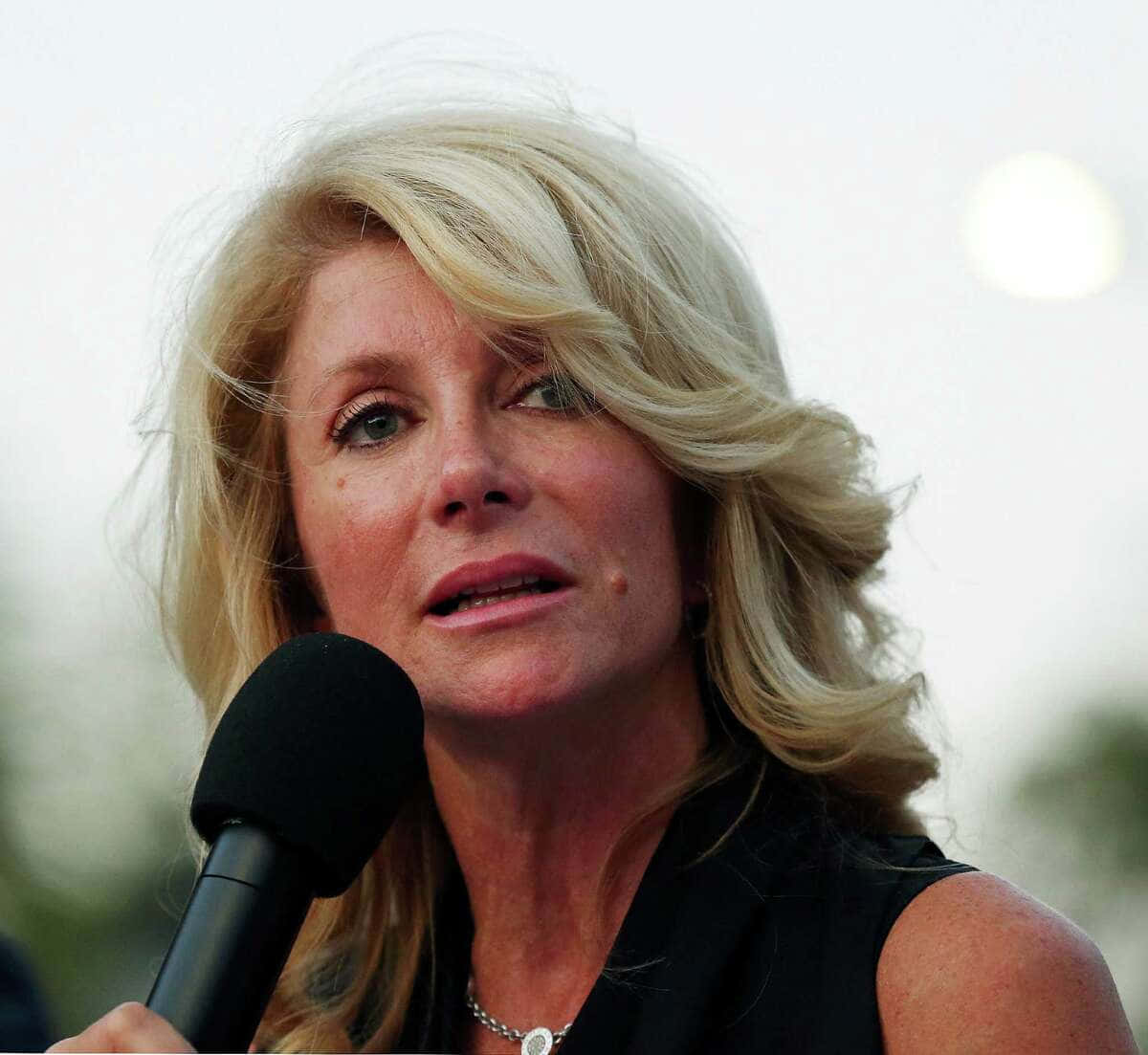 Wendy Davis With A Microphone Wallpaper