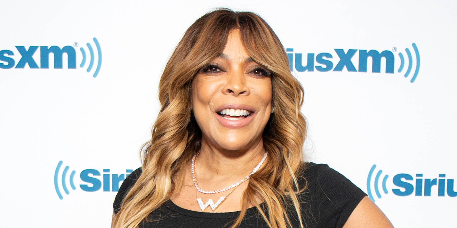 Wendy Williams With W Necklace Wallpaper