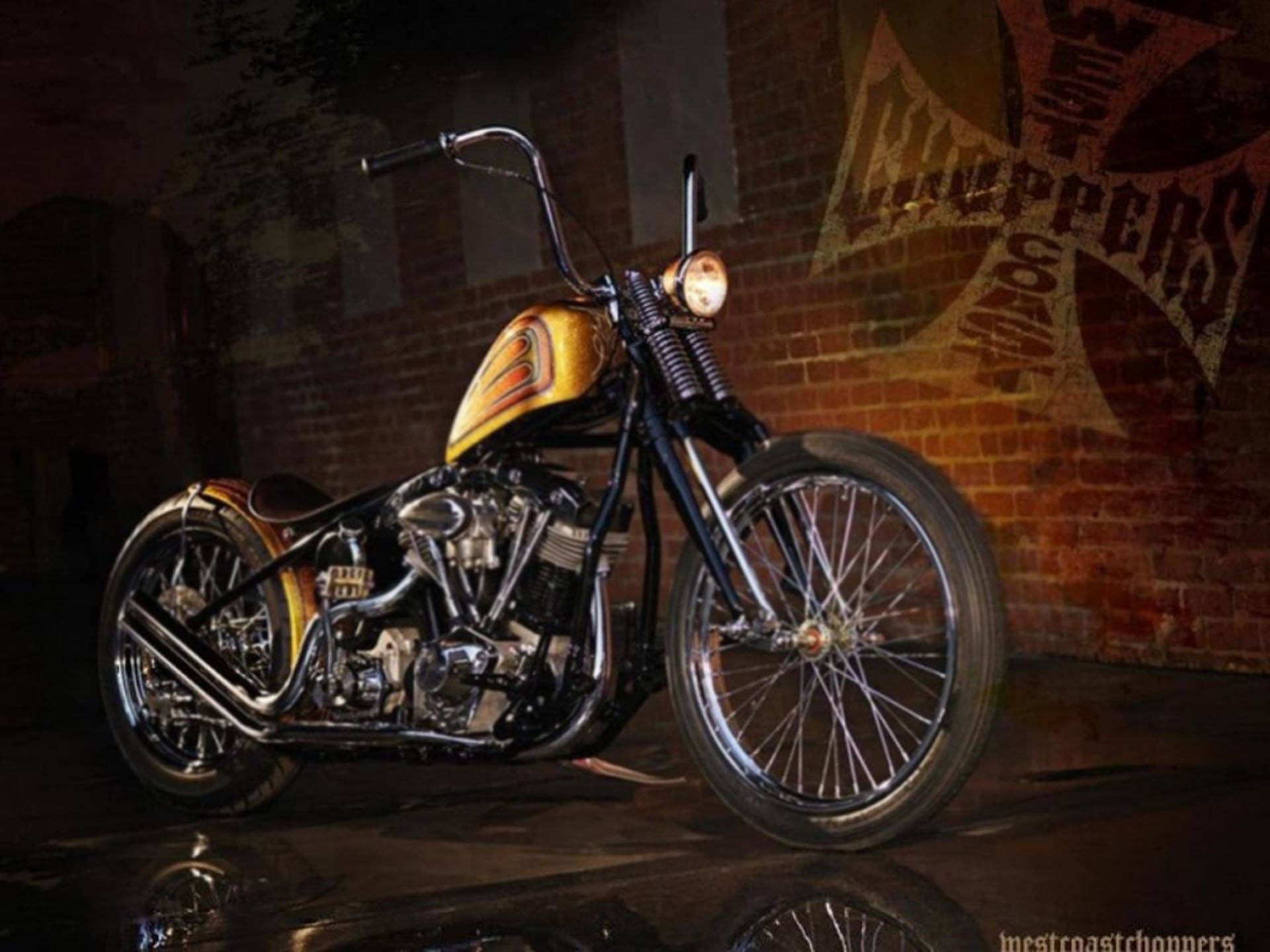 West Coast Choppers Golden Motorcykel Wallpaper