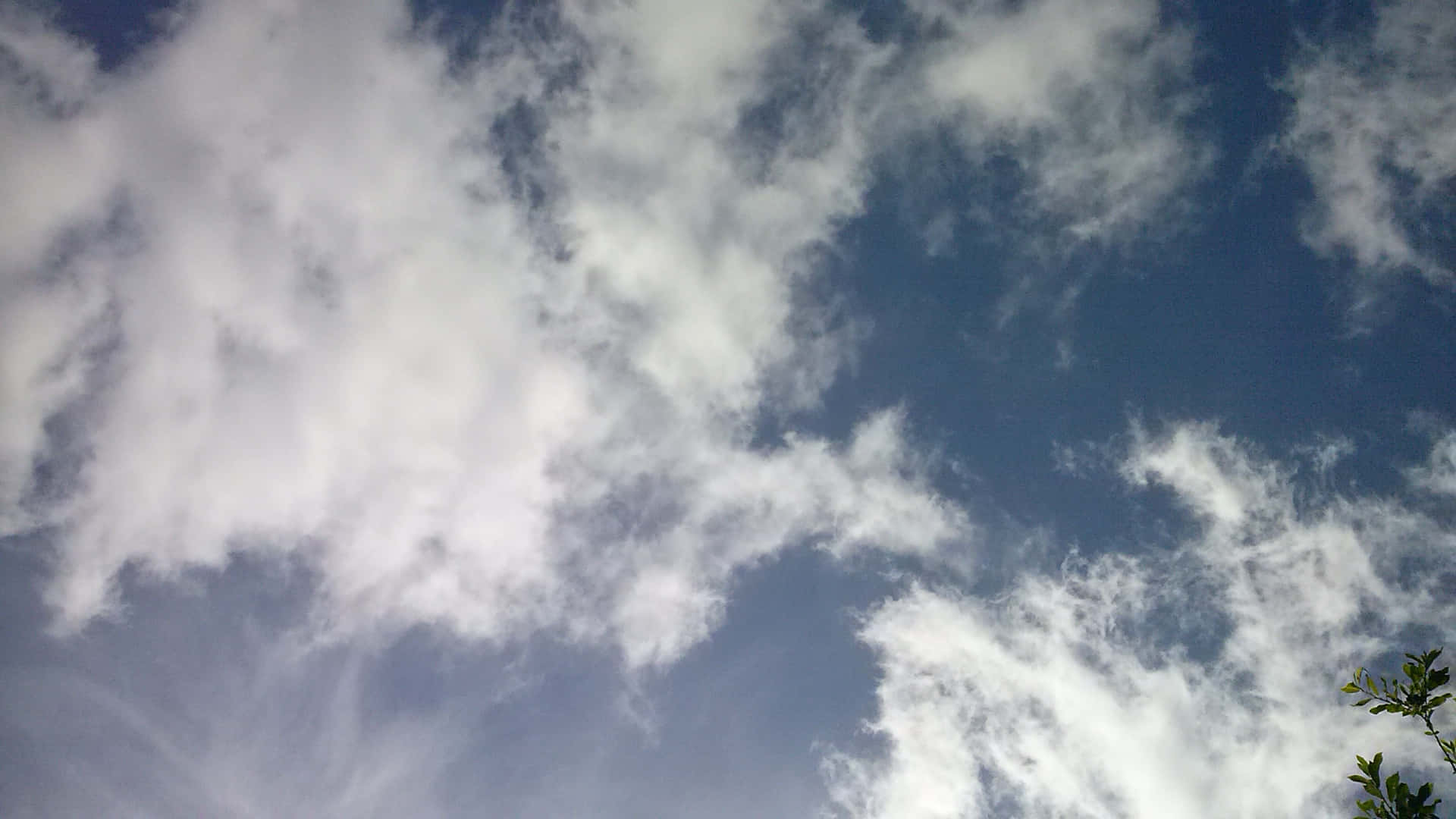 Whispy Cloud Wallpaper