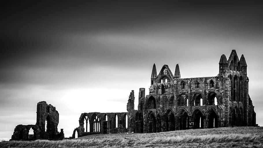 Whitby_ Abbey_ Gothic_ Ruins_ Black_and_ White Wallpaper