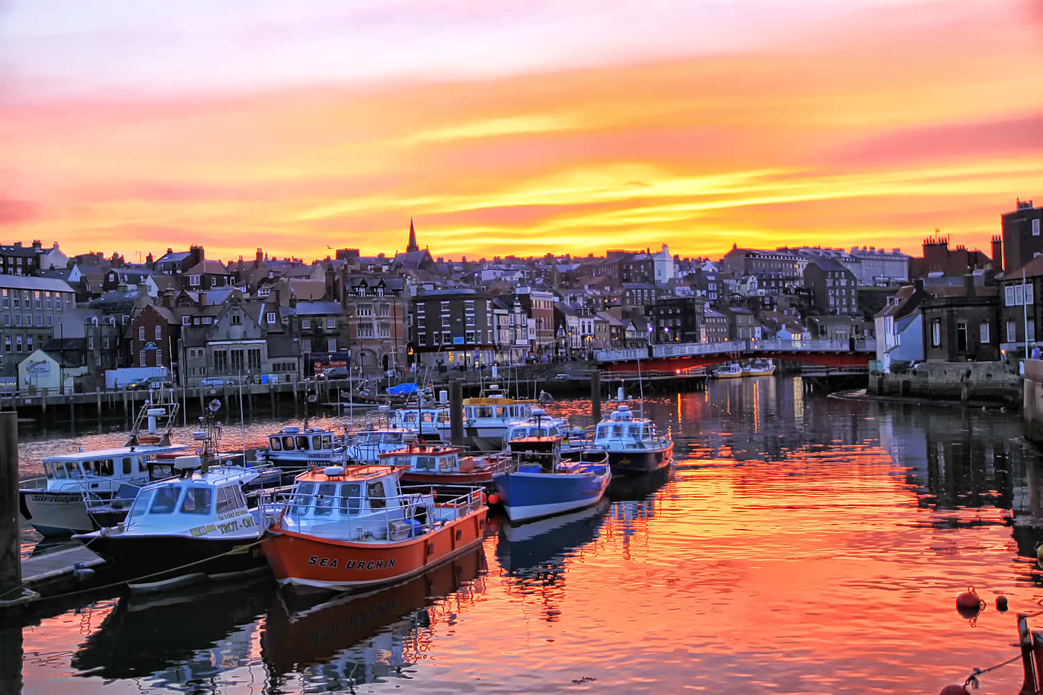 Majestueuze Zonsondergang Over De Haven Van Whitby Achtergrond