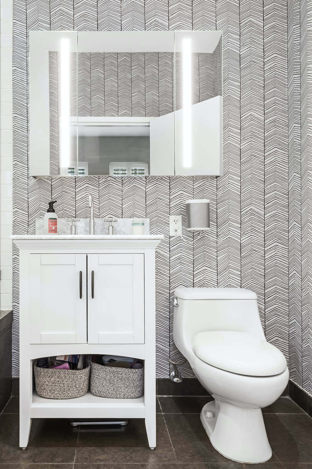 Hvide badeværelse pil mønstret vægge Wallpaper