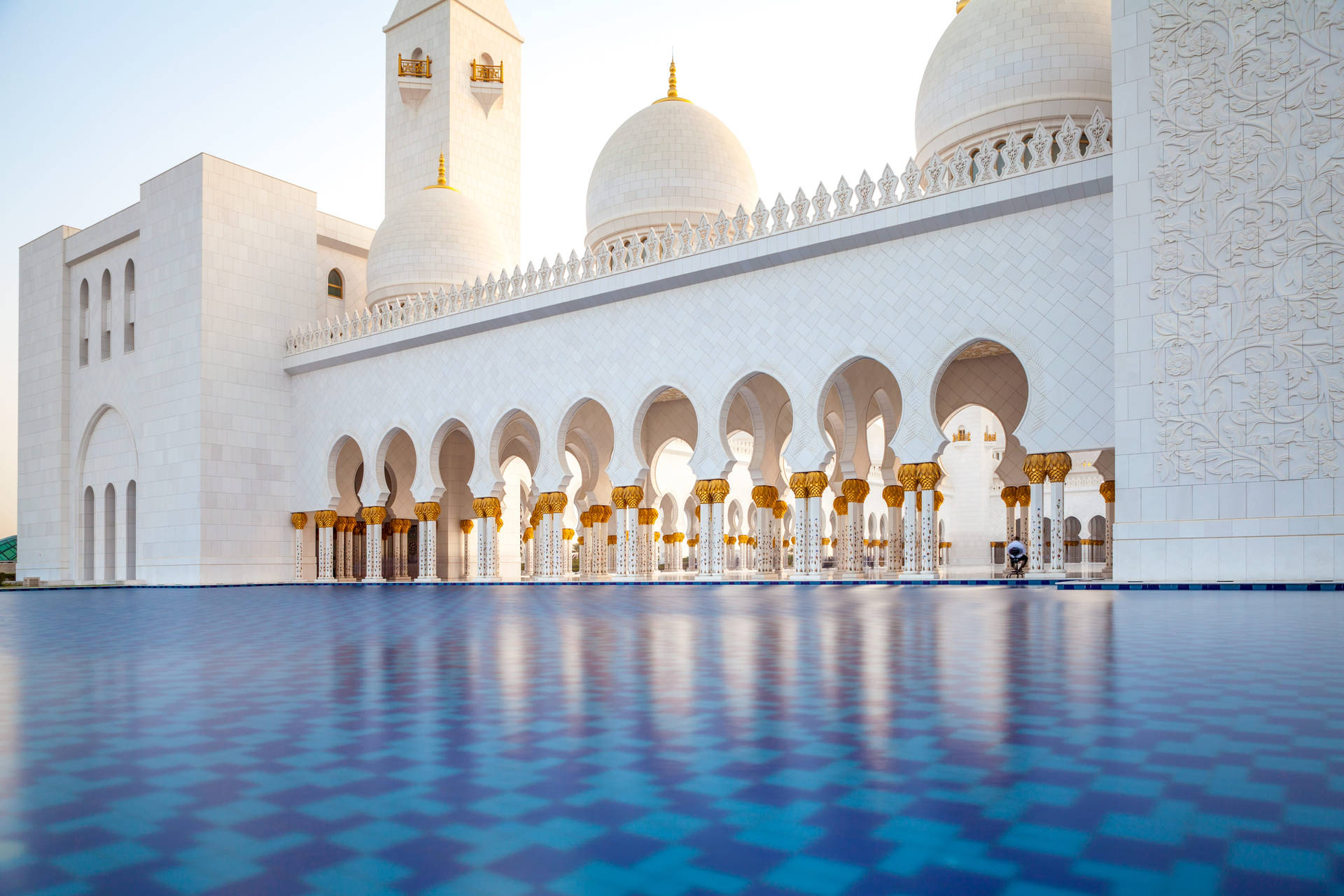 White Beautiful Mosque Sheikh Zayed Background