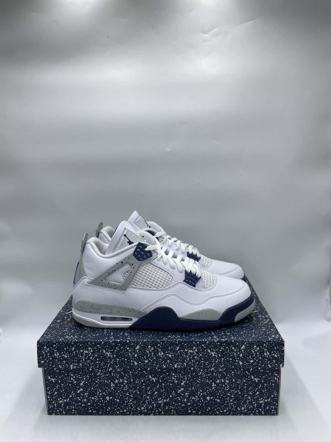 White Blue Sneakeron Box Wallpaper