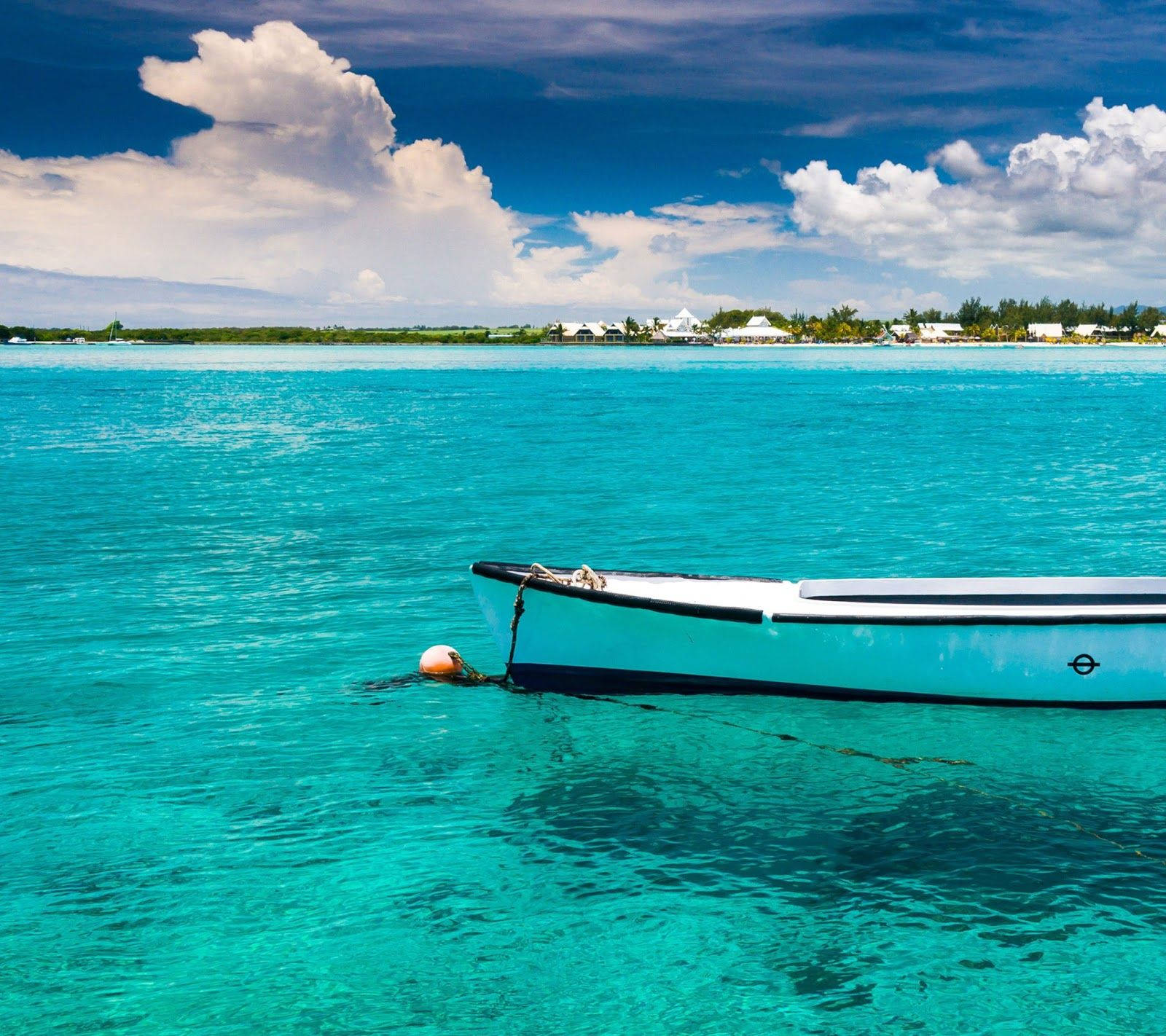 Weißesboot Im Ozean Von Mauritius. Wallpaper