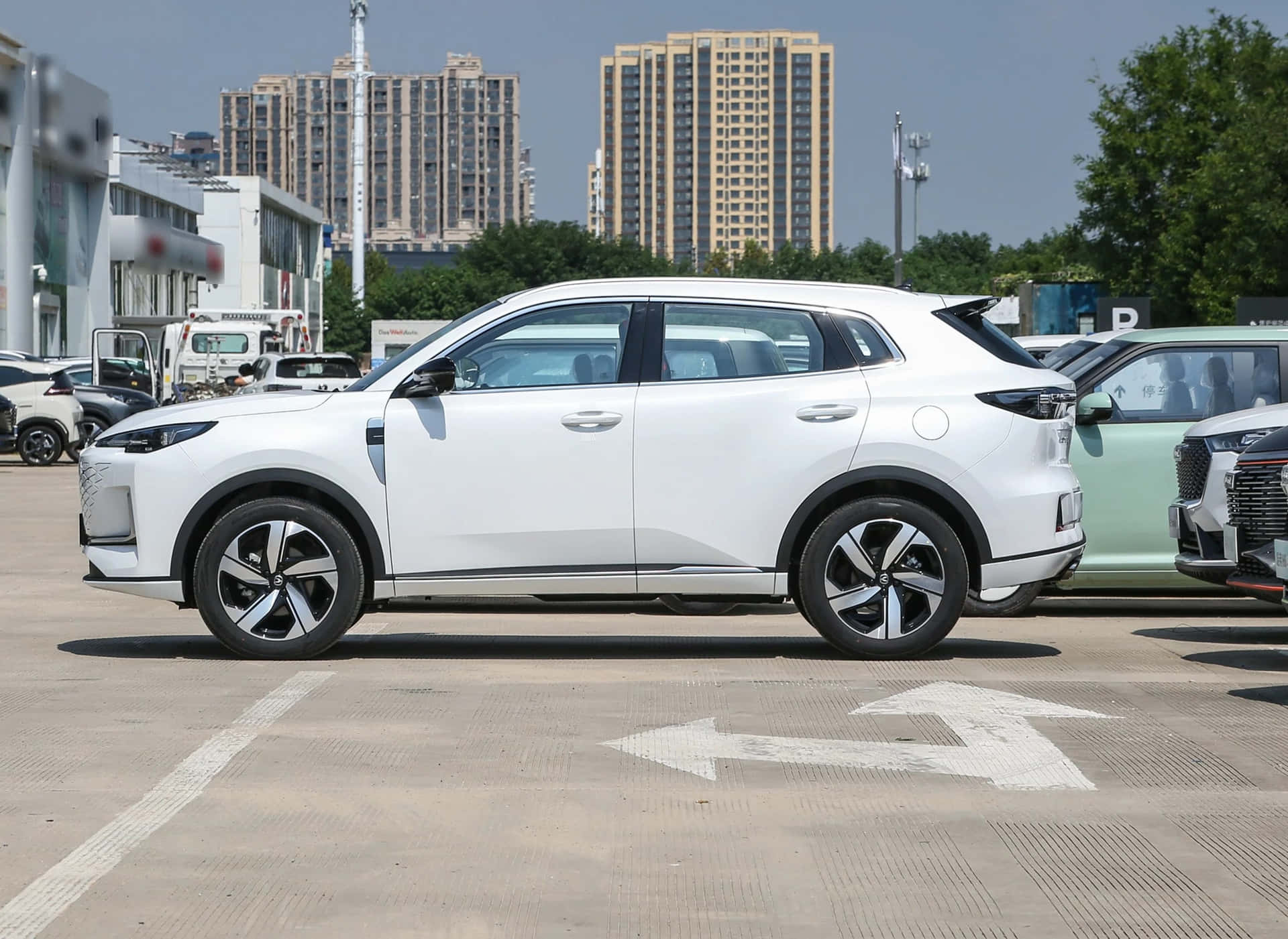 Suv Changan Cs55 Blanc Garé À L'extérieur Fond d'écran