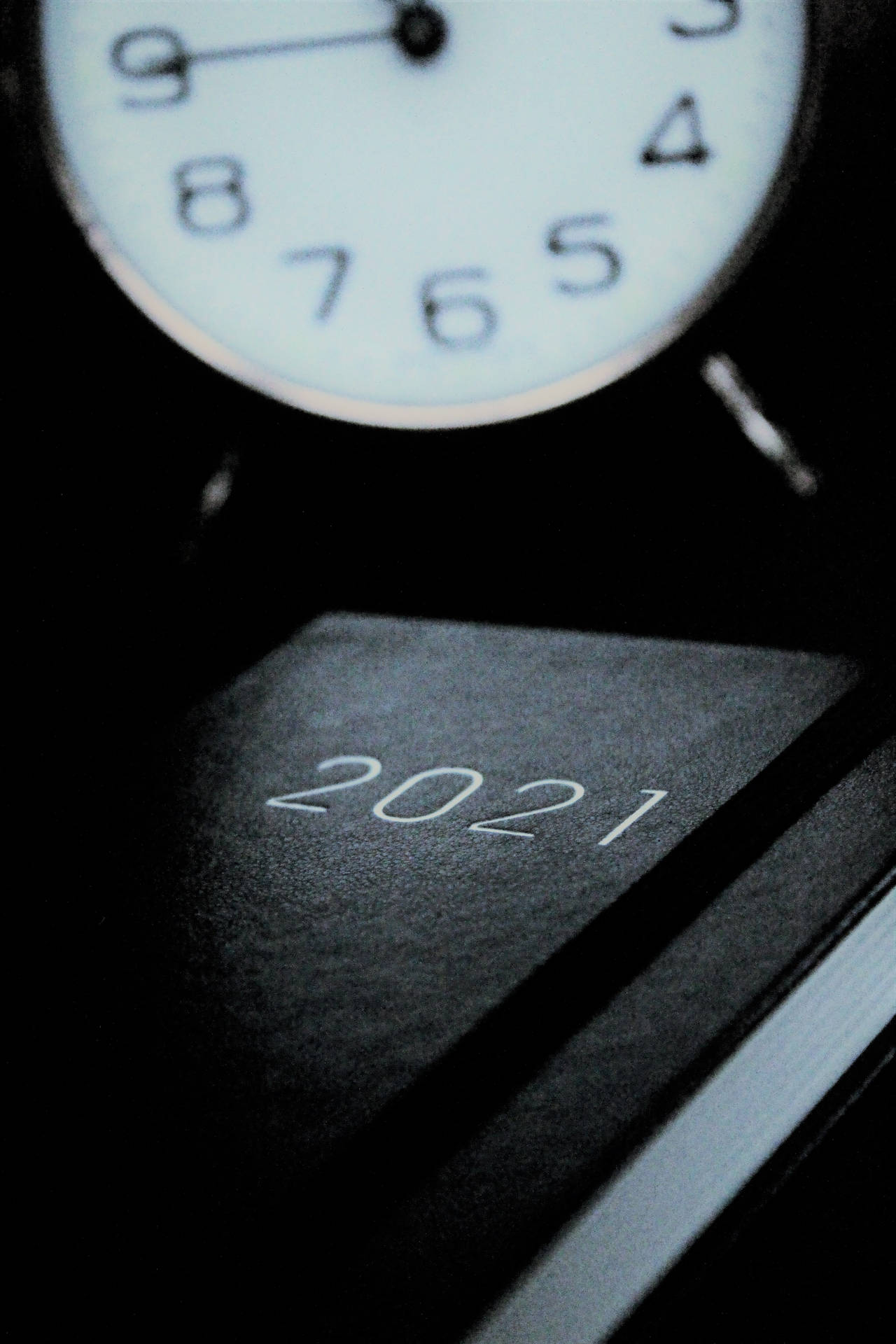 White Clock And 2021 Planner Wallpaper
