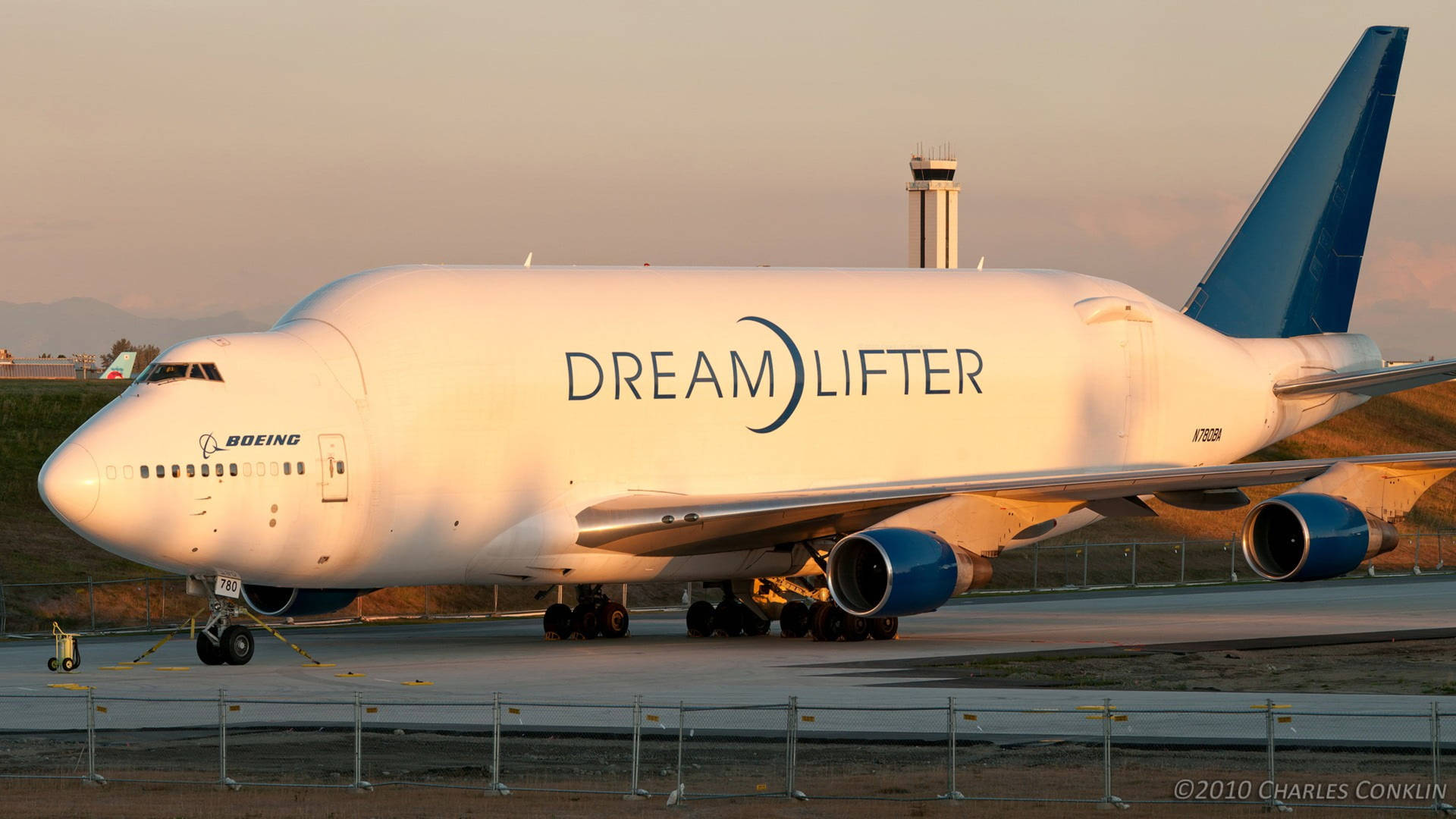 Aviónde Carga White Dream Lifter 4k Fondo de pantalla