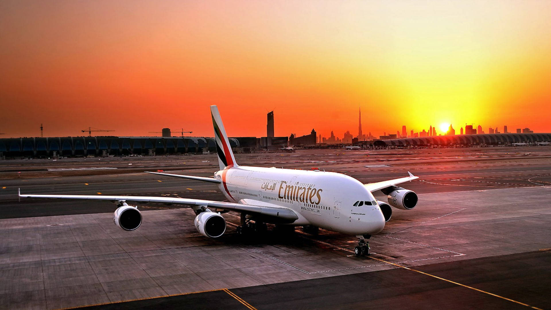 Aviónblanco De Emirates En 4k Fondo de pantalla
