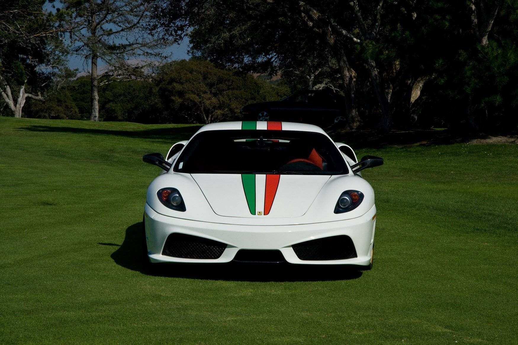 Ferrariblanca Con Bandera Italiana. Fondo de pantalla