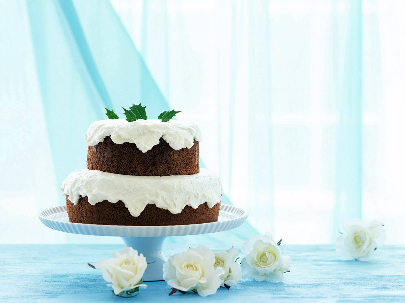 White Frosting Chocolate Wedding Cake Wallpaper