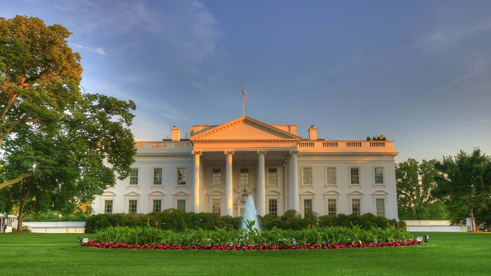 View of the White House from the South Lawn