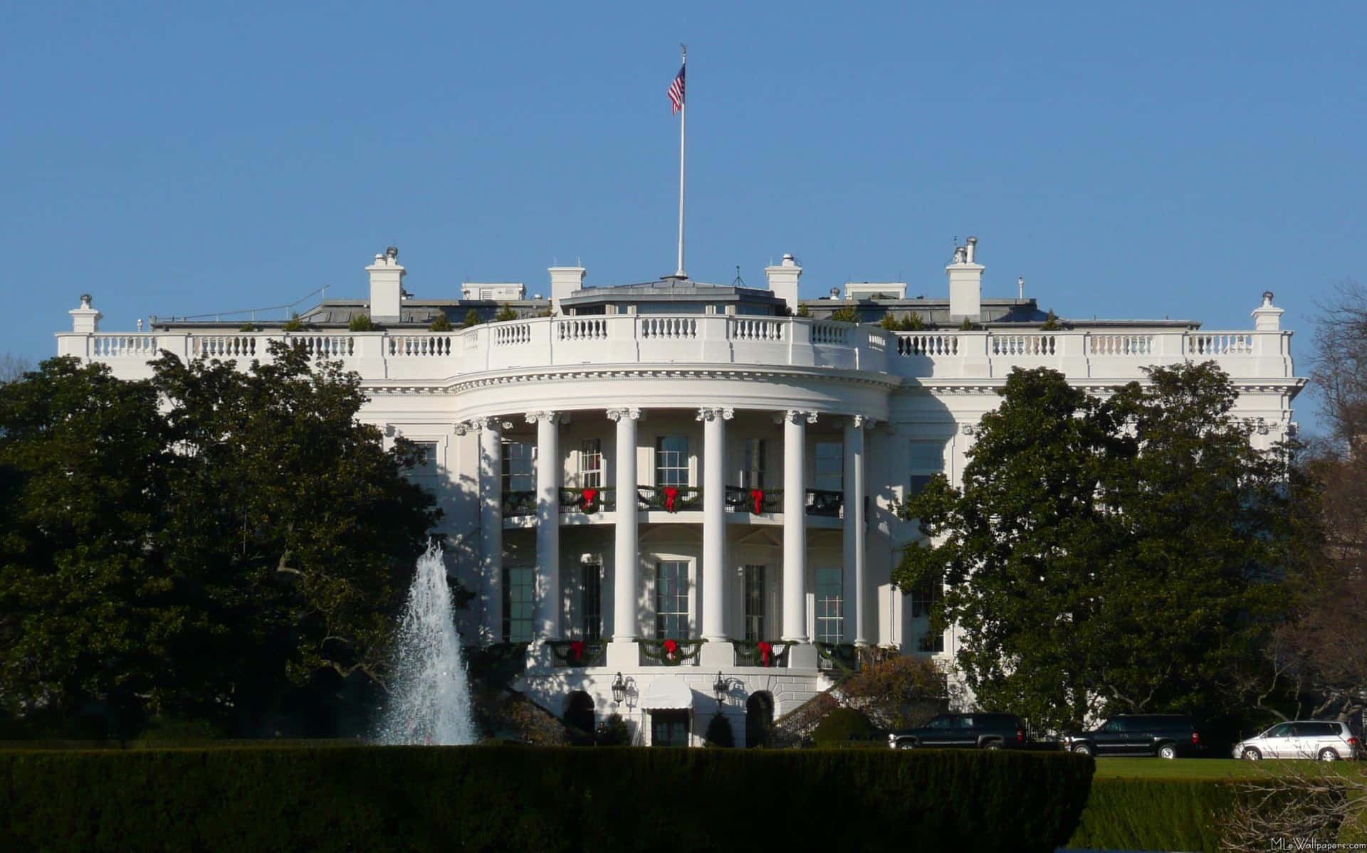 An iconic image of the White House