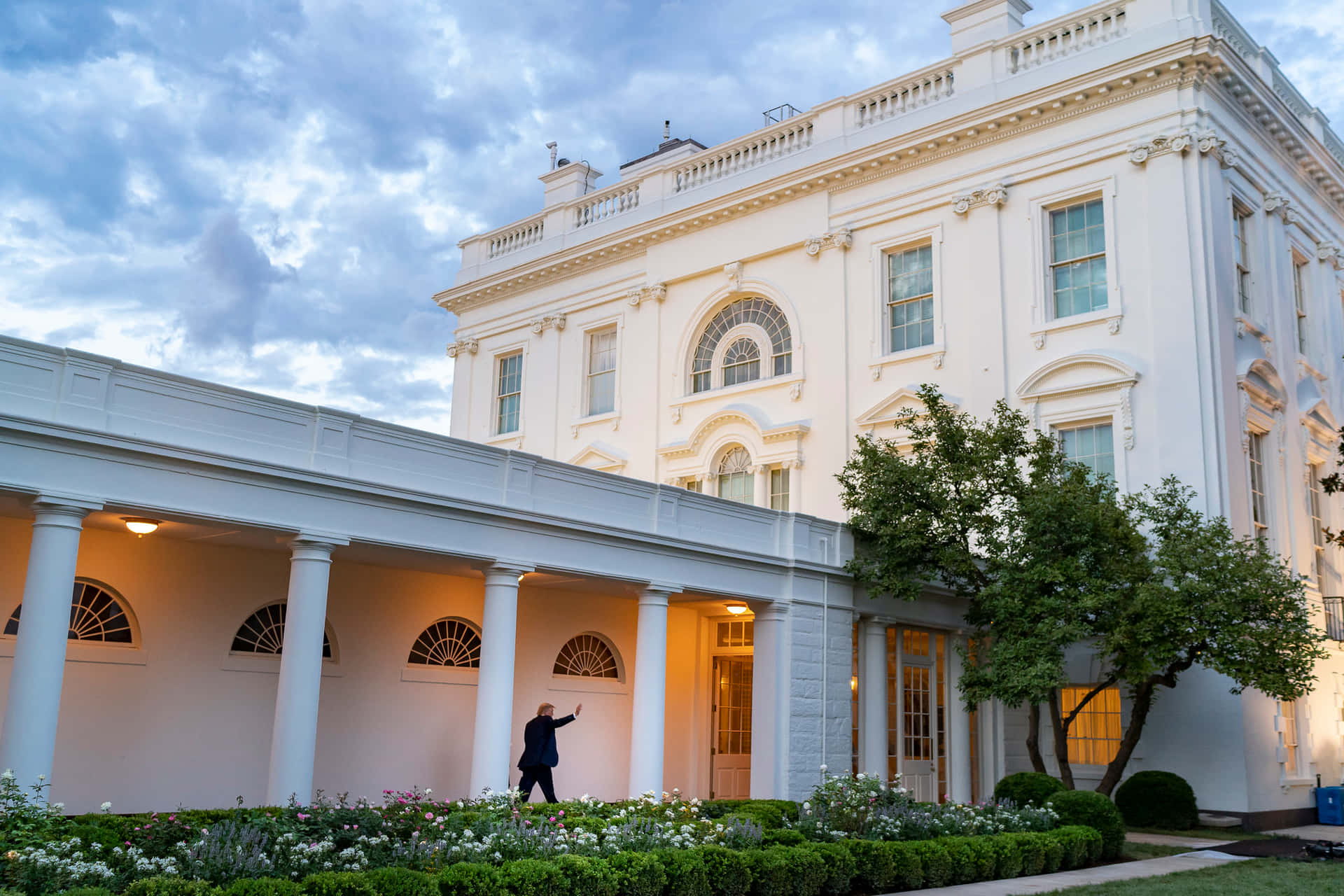 Take a stroll in the White House Rose Garden