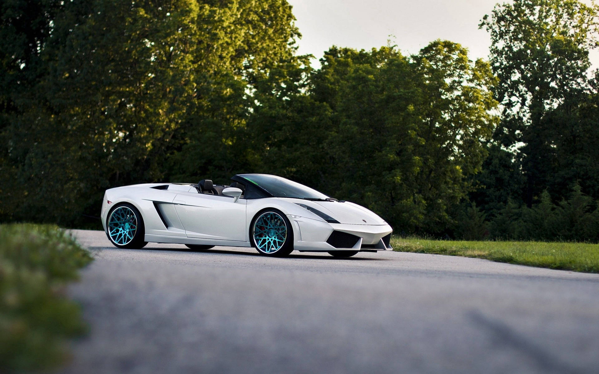 Caption: White Lamborghini Gallardo Spyder with Top Down Wallpaper