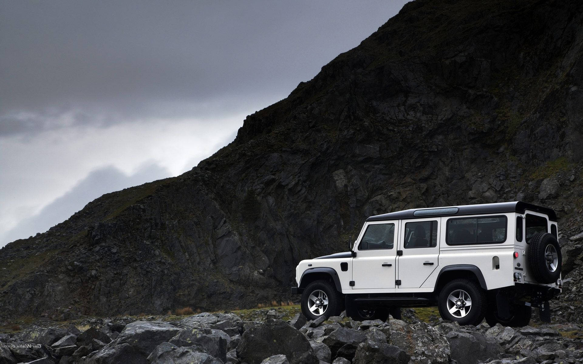 White Land Rover Defender Picture