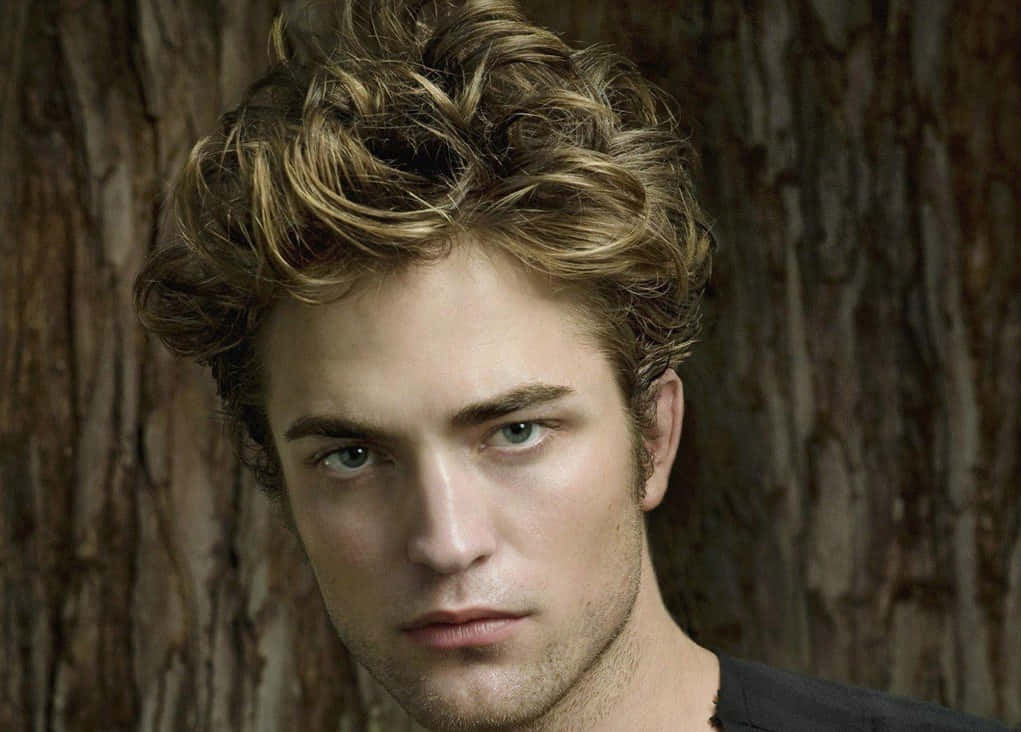 Download White Man Hollywood Actor Robert Pattinson Wallpaper | Wallpapers .com