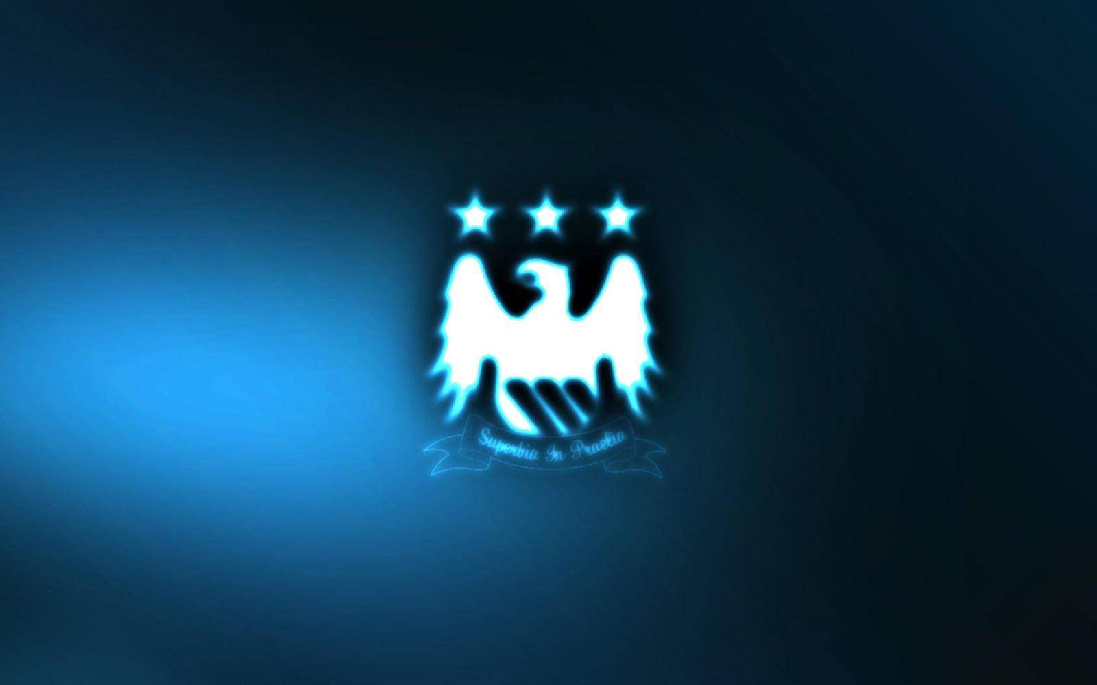 Logobianco Del Manchester City Fc Su Sfondo Blu Sfondo