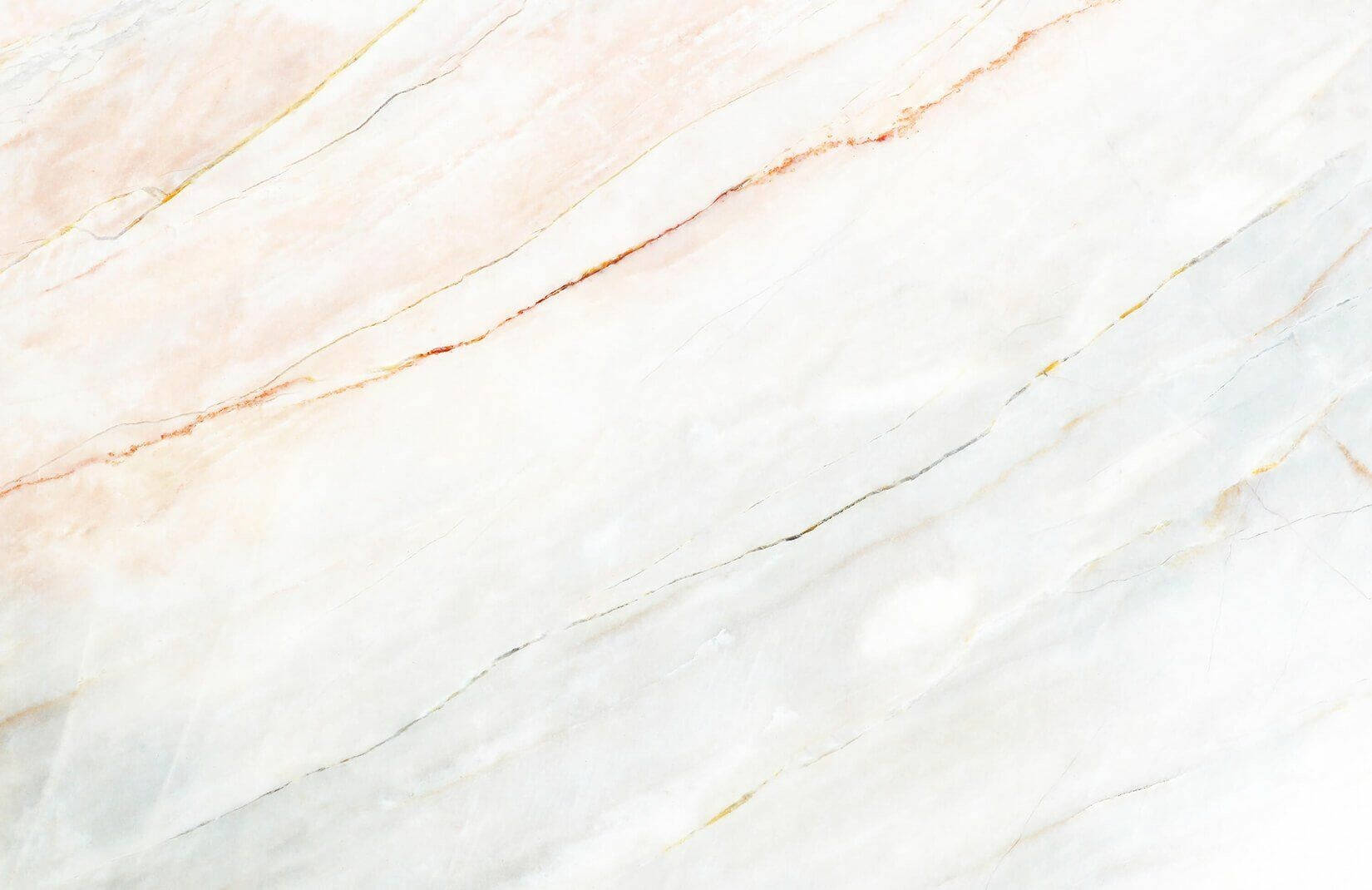 Lys rosa rødme og blødt hvid marmor HD-baggrund Wallpaper