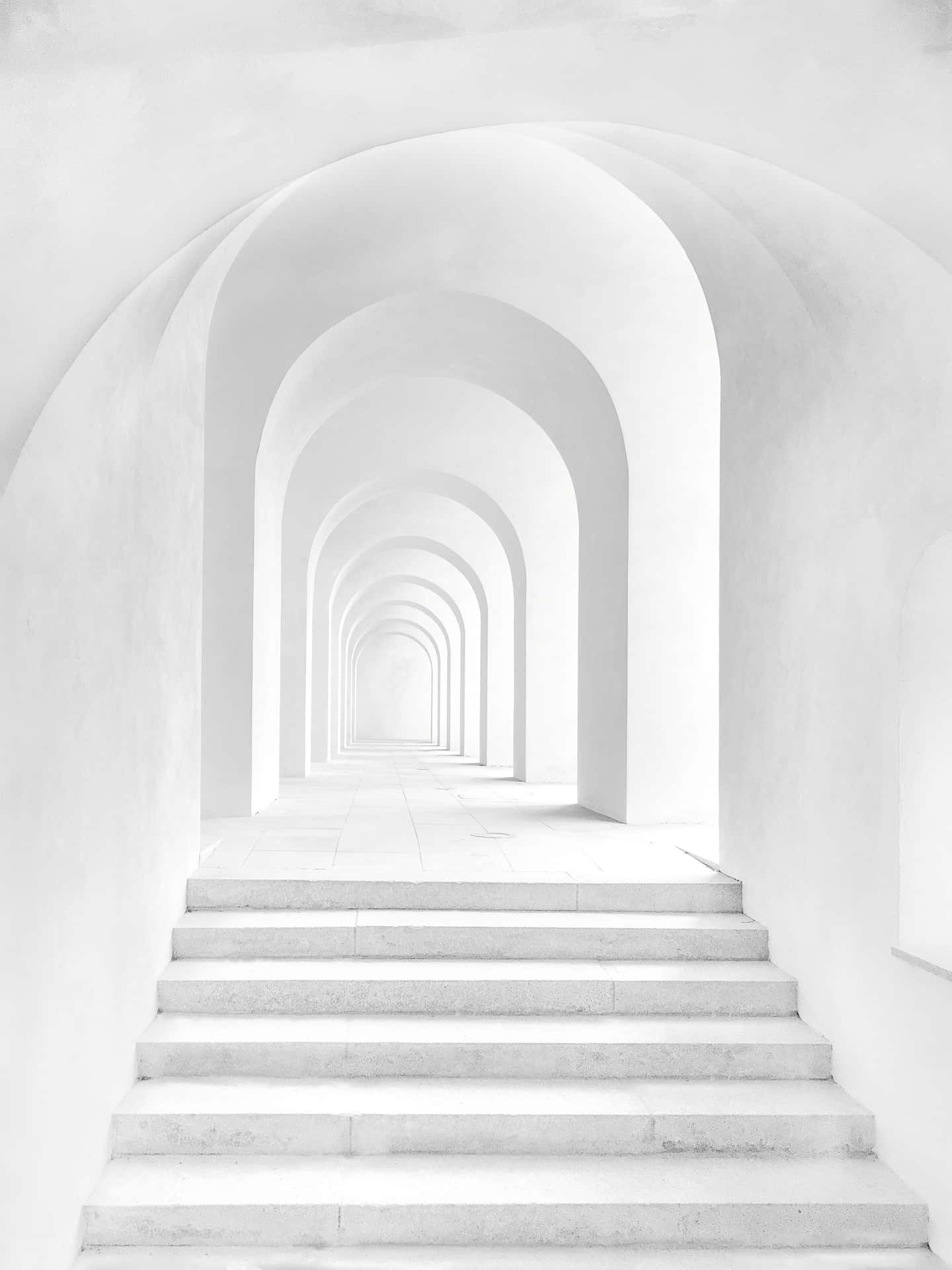Imagende Una Escalera Blanca Con Arco.