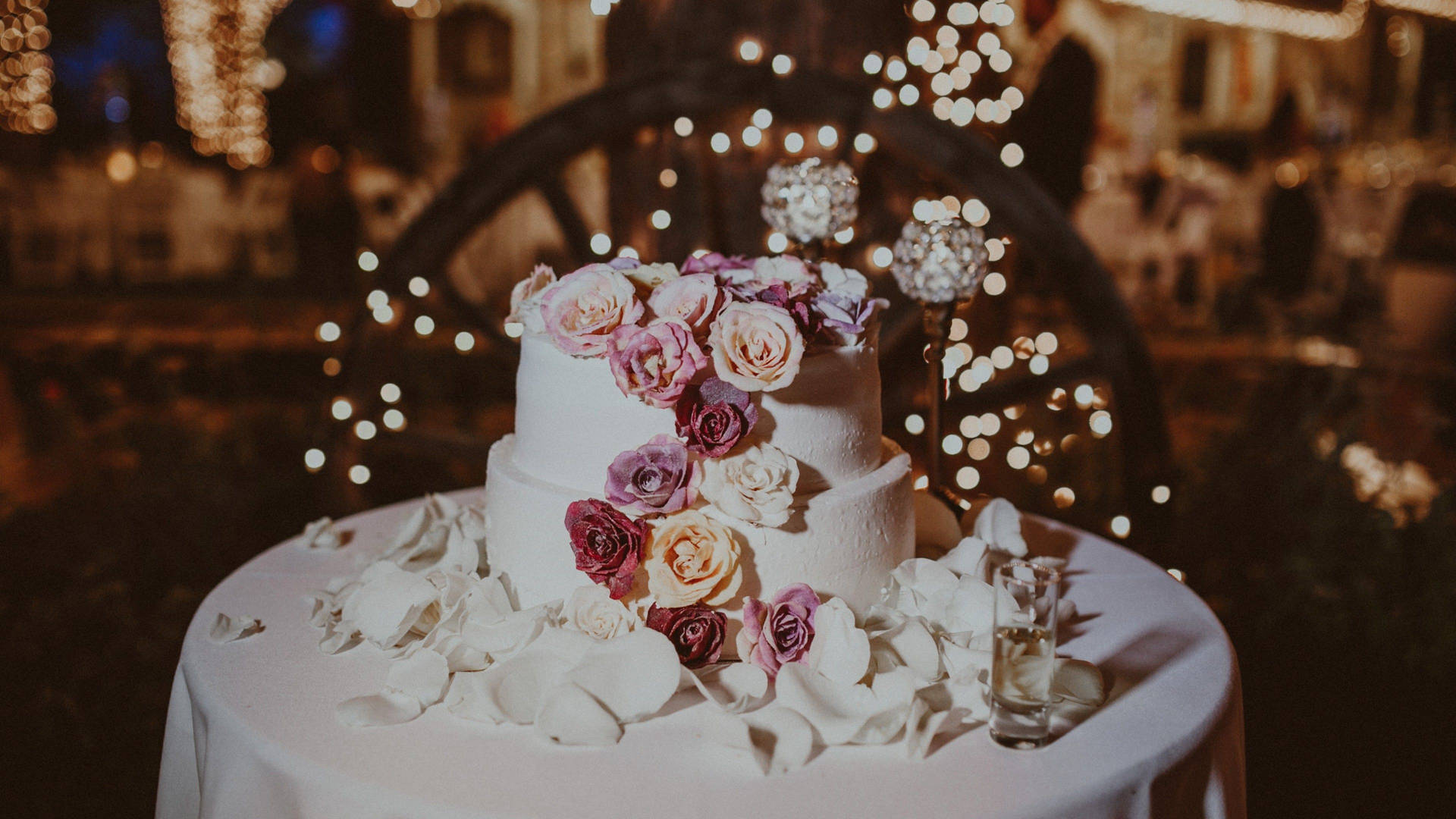 White Rose Petals Wedding Cake Wallpaper