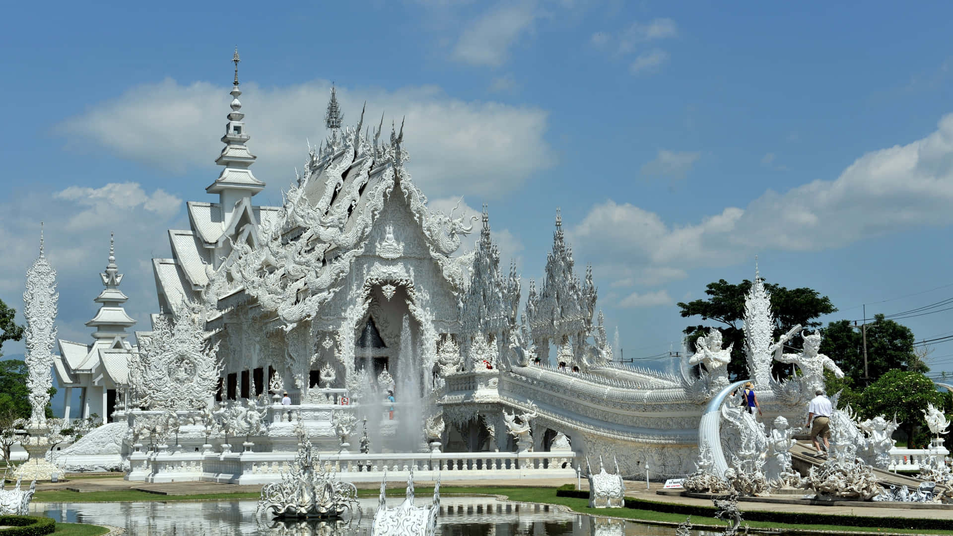 White Temple In Chiang Rai Agaianst A Beautiful Sky Wallpaper