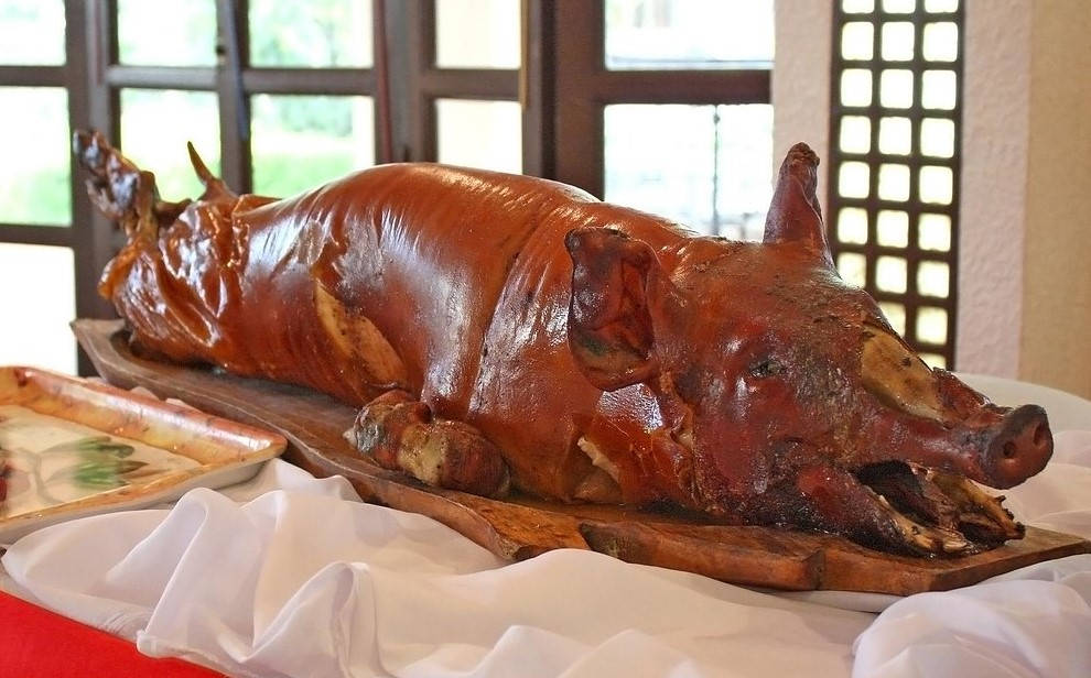 Mouth-watering Whole Lechon Feast Wallpaper