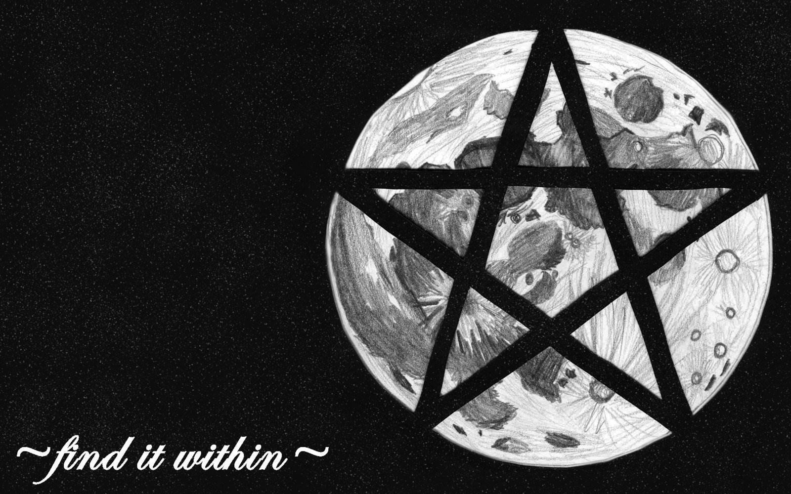Wiccan Full Moon Kunst: Fri en magisk stemning i dit rum med dette mystiske tapet af en Vindianski månekort. Wallpaper