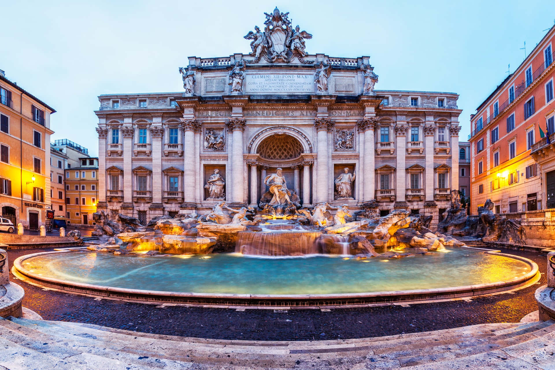 Wide-angle Shot Of Trevi Fountain Picture