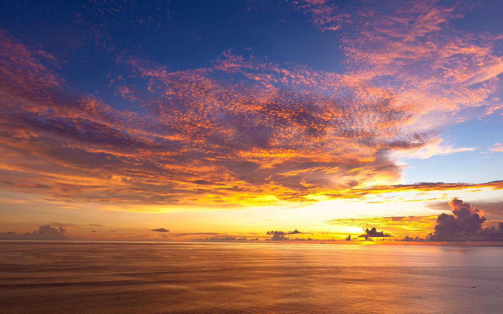 Verdens Himmel Ocean Solnedgang. Wallpaper