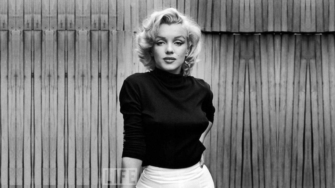 Widescreen Marilyn Monroe HD Wallpaper
