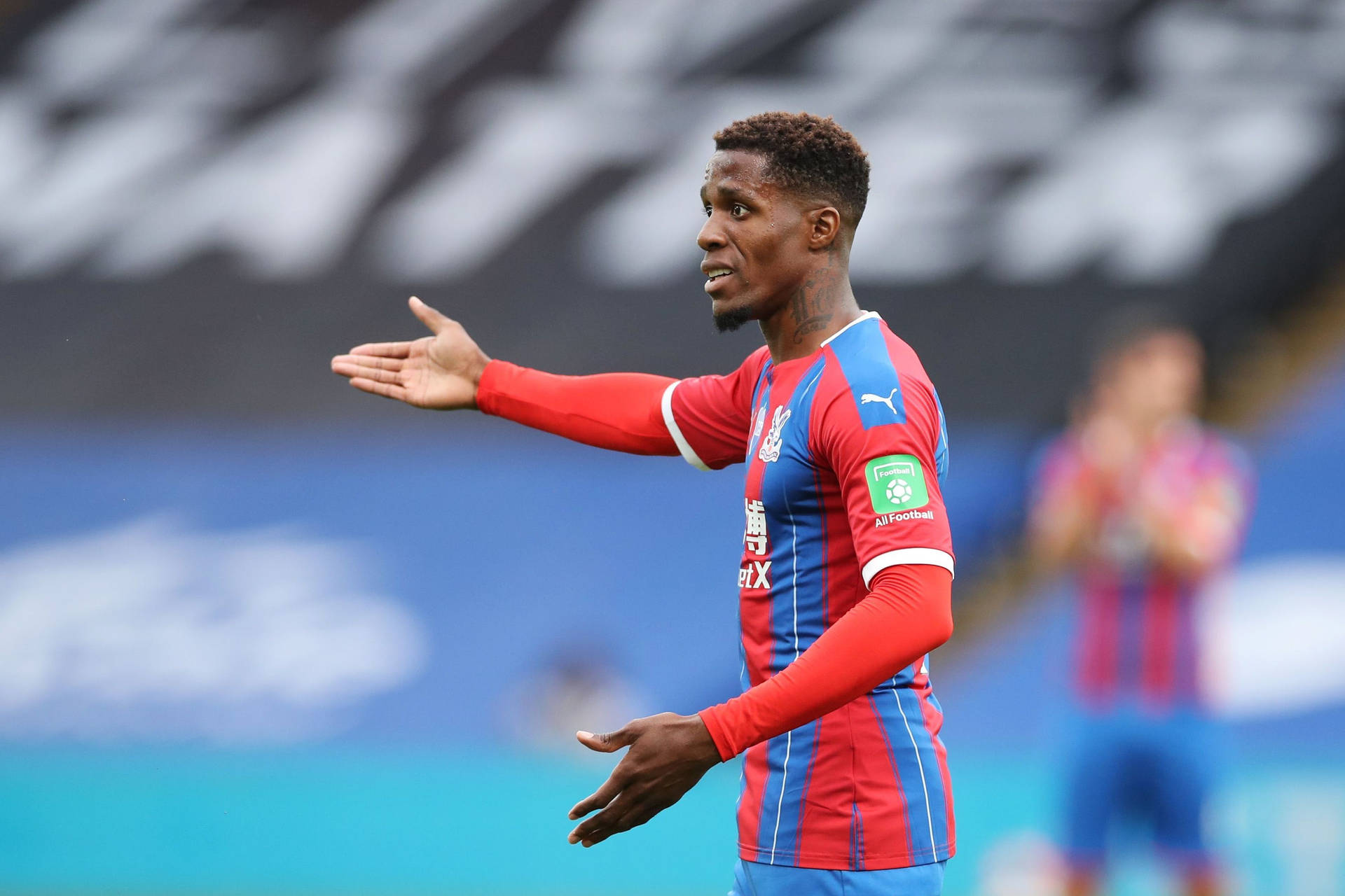 Wilfried Zaha Gesturing With His Hands Wallpaper