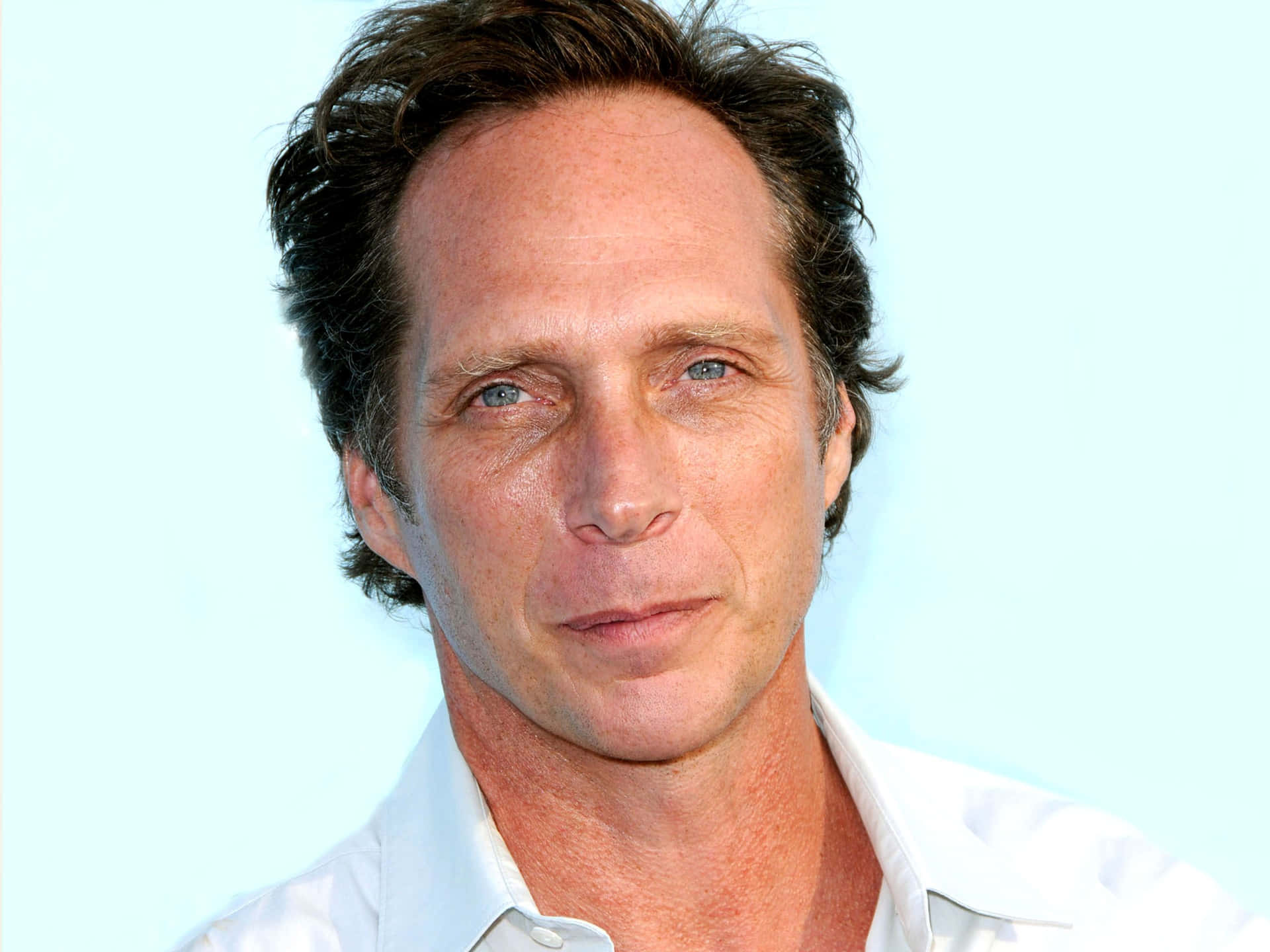 Acclaimed actor William Fichtner posing for a portrait Wallpaper