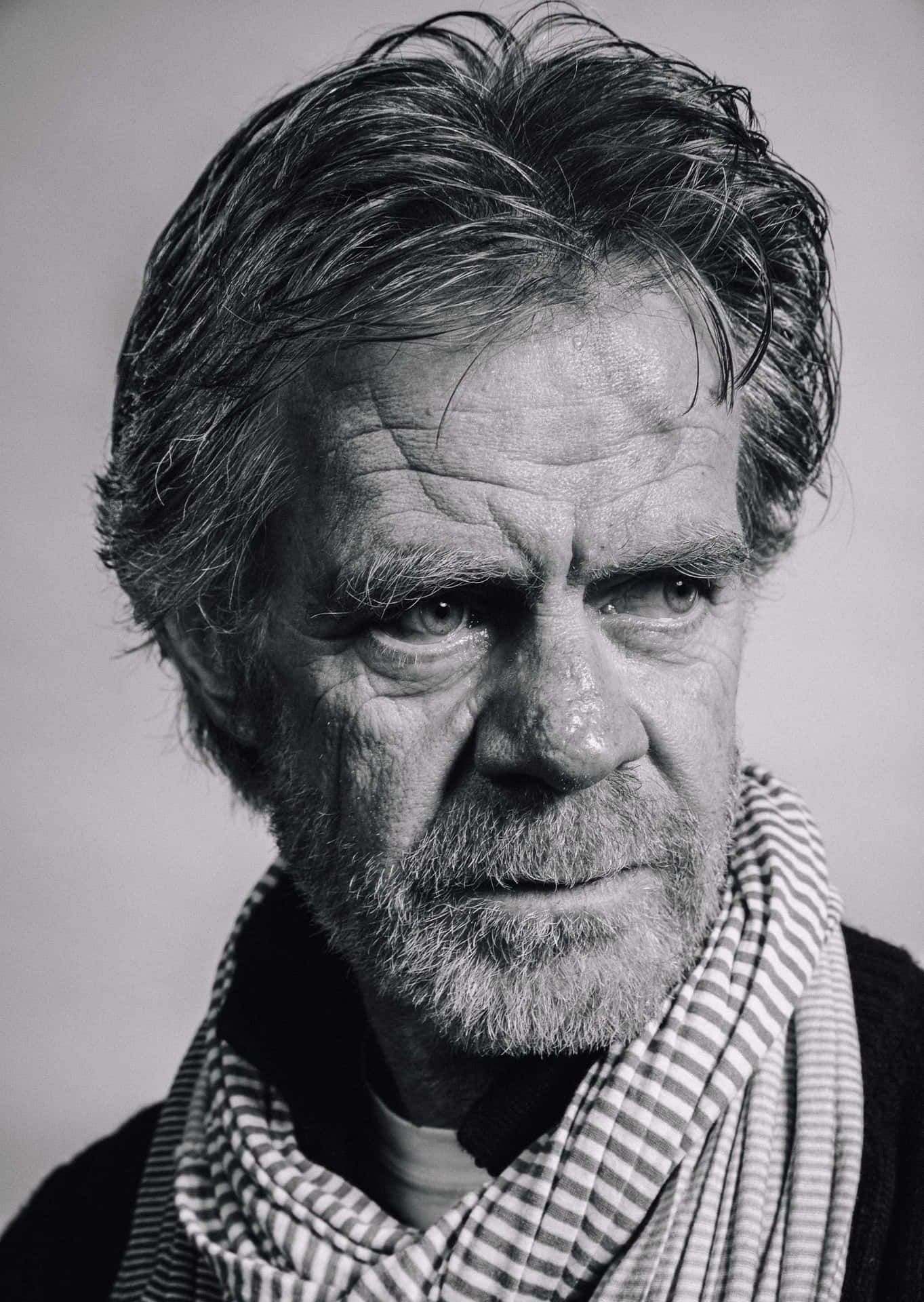 Talented actor William H. Macy poses confidently in a high-resolution wallpaper. Wallpaper