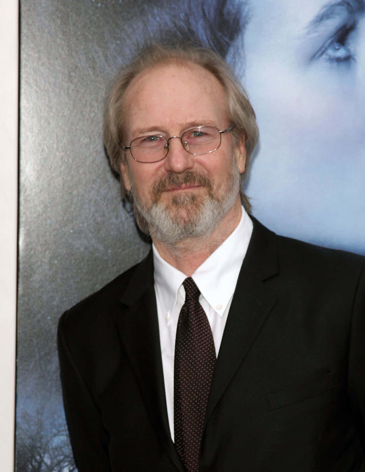 Award-winning actor William Hurt in a pensive pose Wallpaper