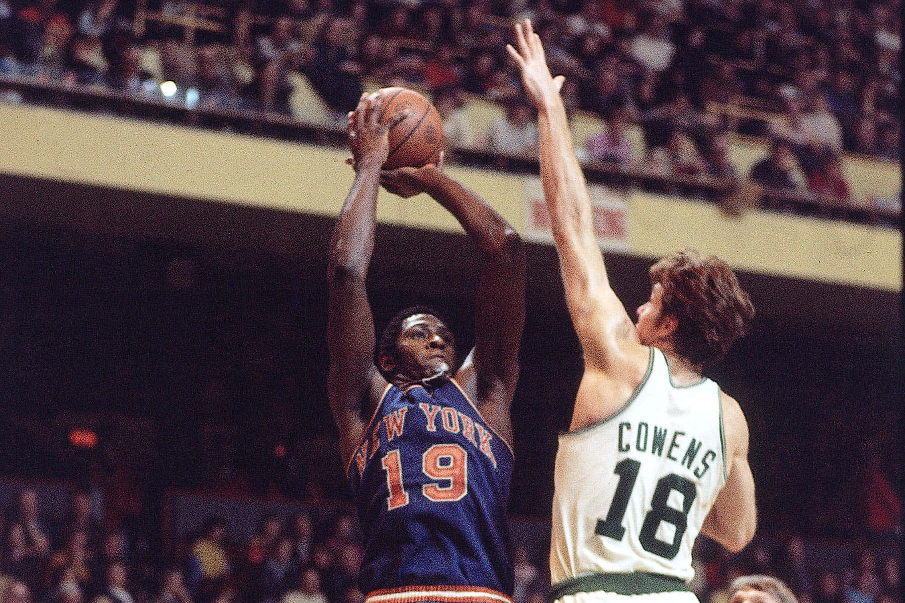 Willis Reed Against Dave Cowens Wallpaper