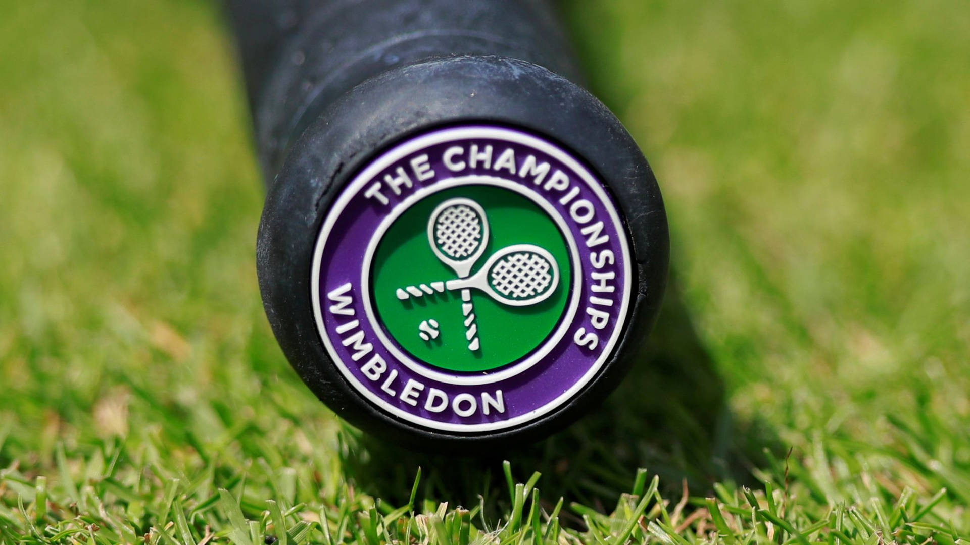 Wimbledon Gummibehandlet Logo På Racket Wallpaper