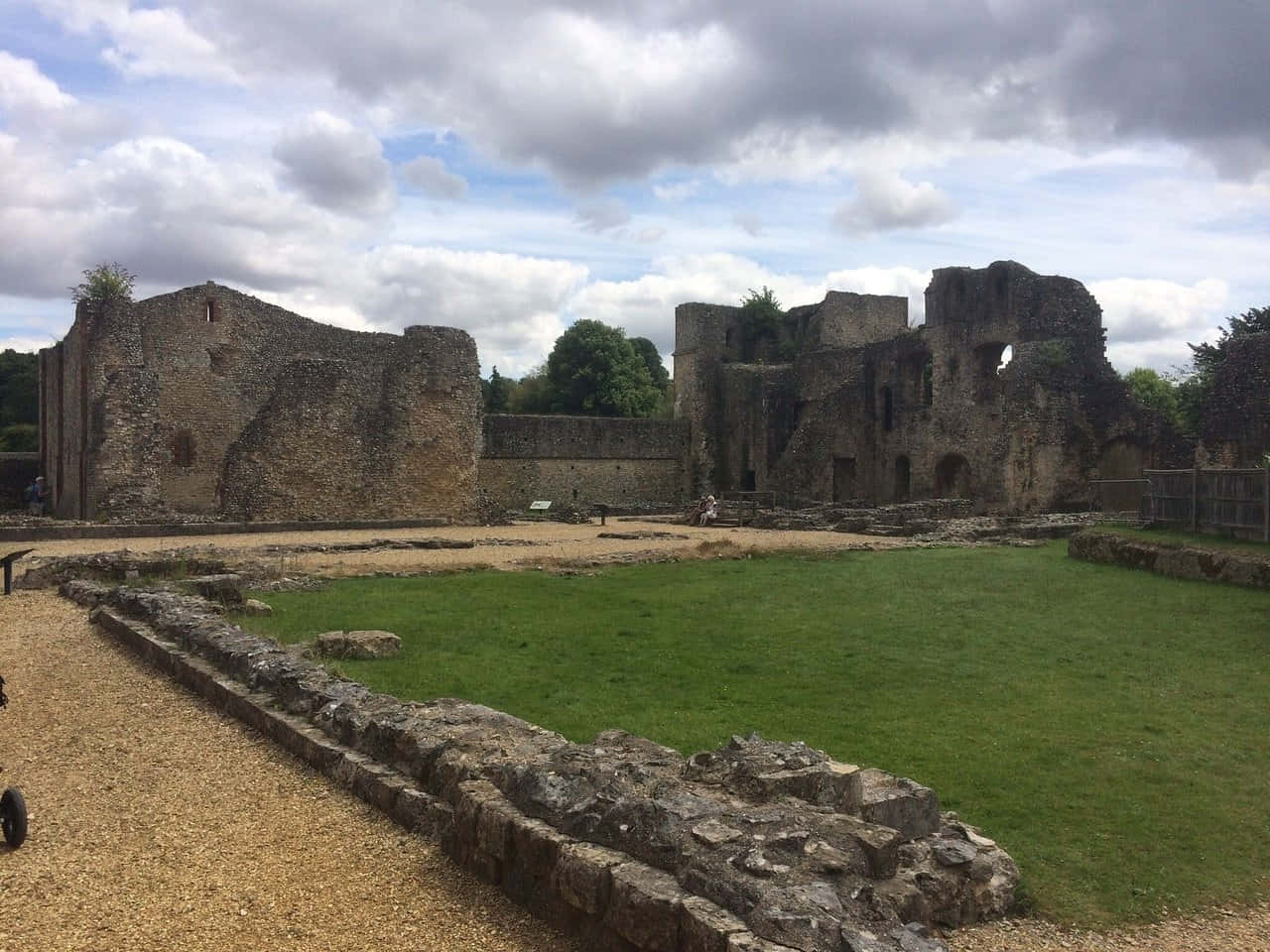 Winchester Castle Ruins Historical Site Wallpaper