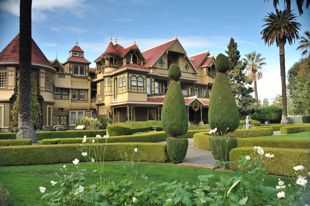 Winchester Mystery House Front Yard Background