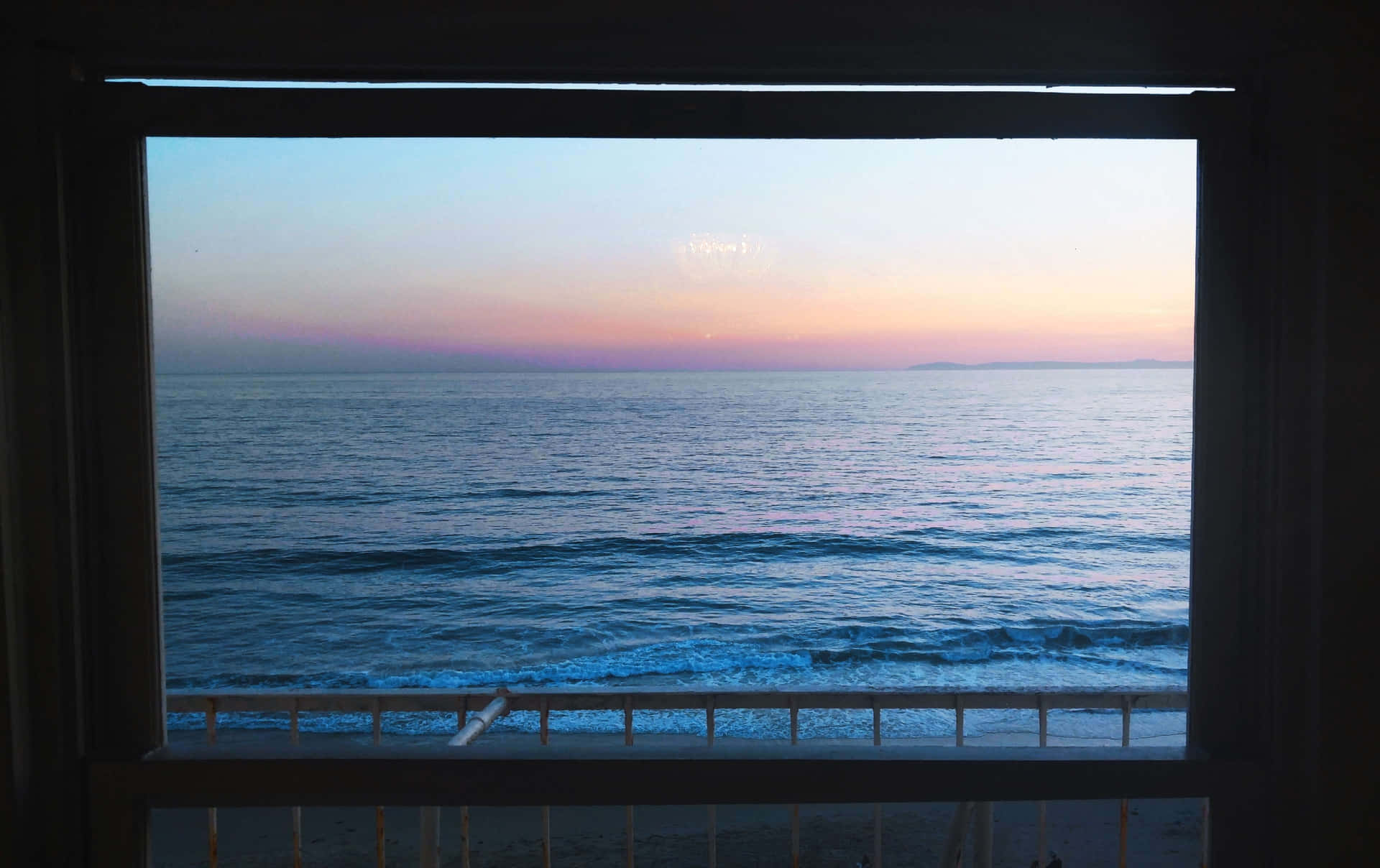 Et vindue med udsigt til havet