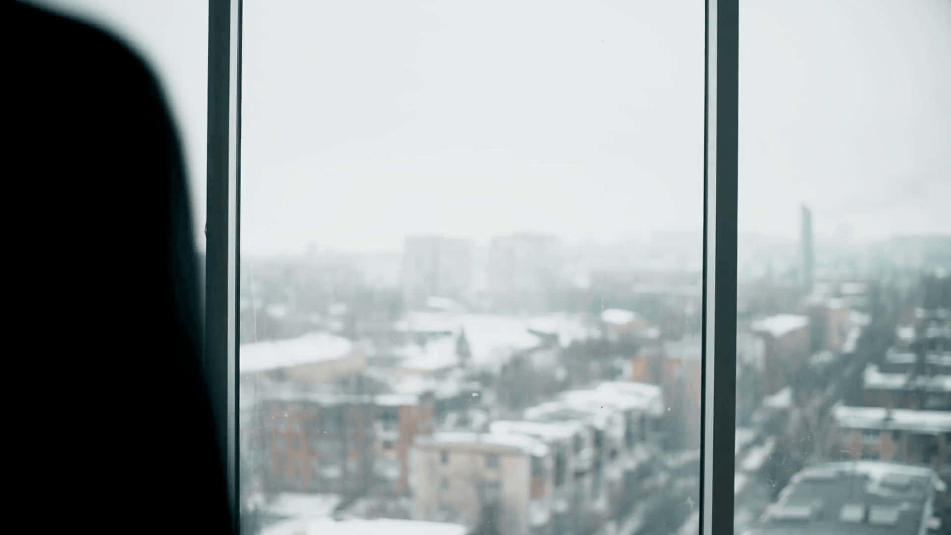 Nyd udsigten ud fra vinduet i Paris med dette smukke tapet.